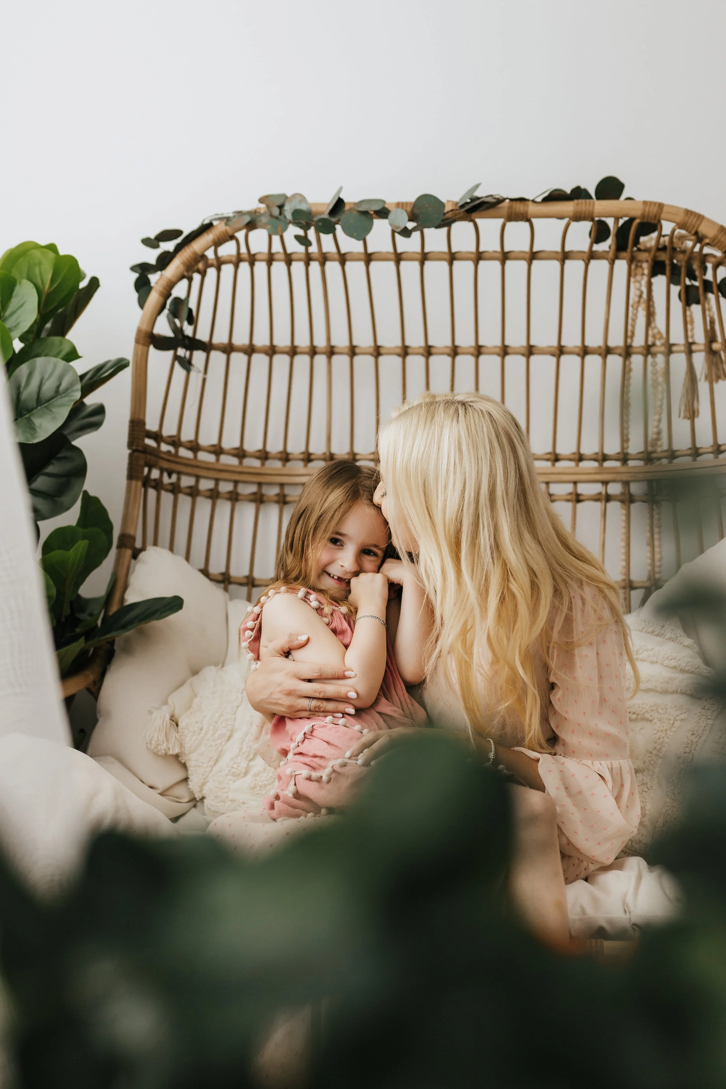 motherhood session, mothers day, mom child, mommy and me sessions, mini sessions near me, boho sessions, motherhood photo sessions, photographers near me, pittsburgh