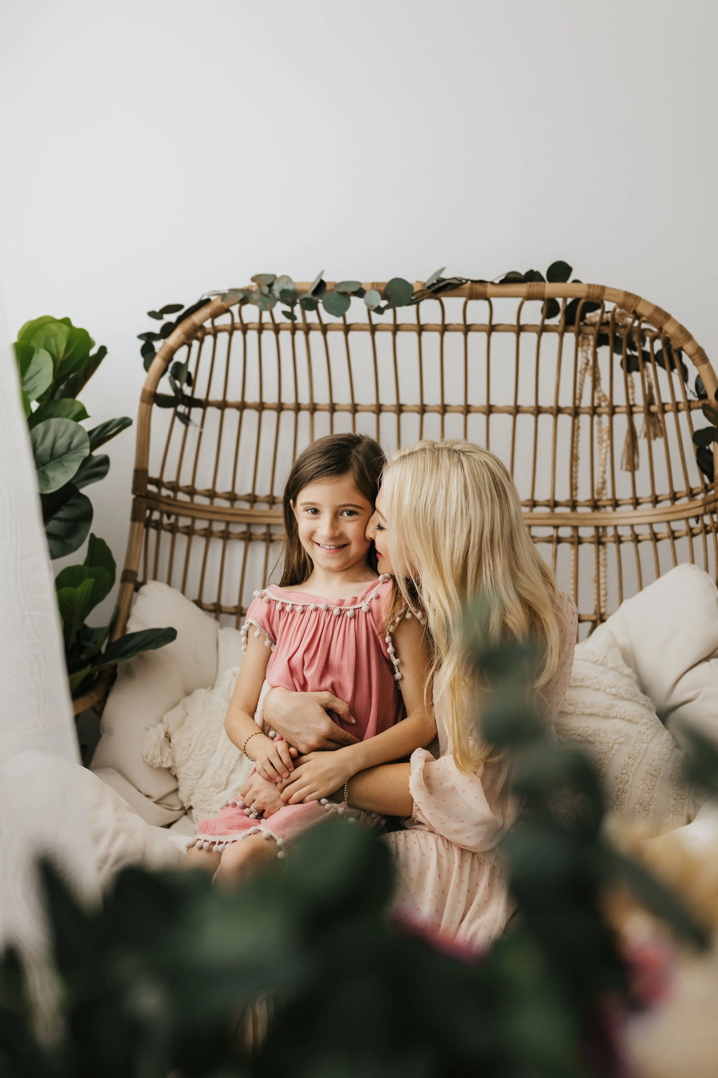 motherhood session, mothers day, mom child, mommy and me sessions, mini sessions near me, boho sessions, motherhood photo sessions, photographers near me, pittsburgh