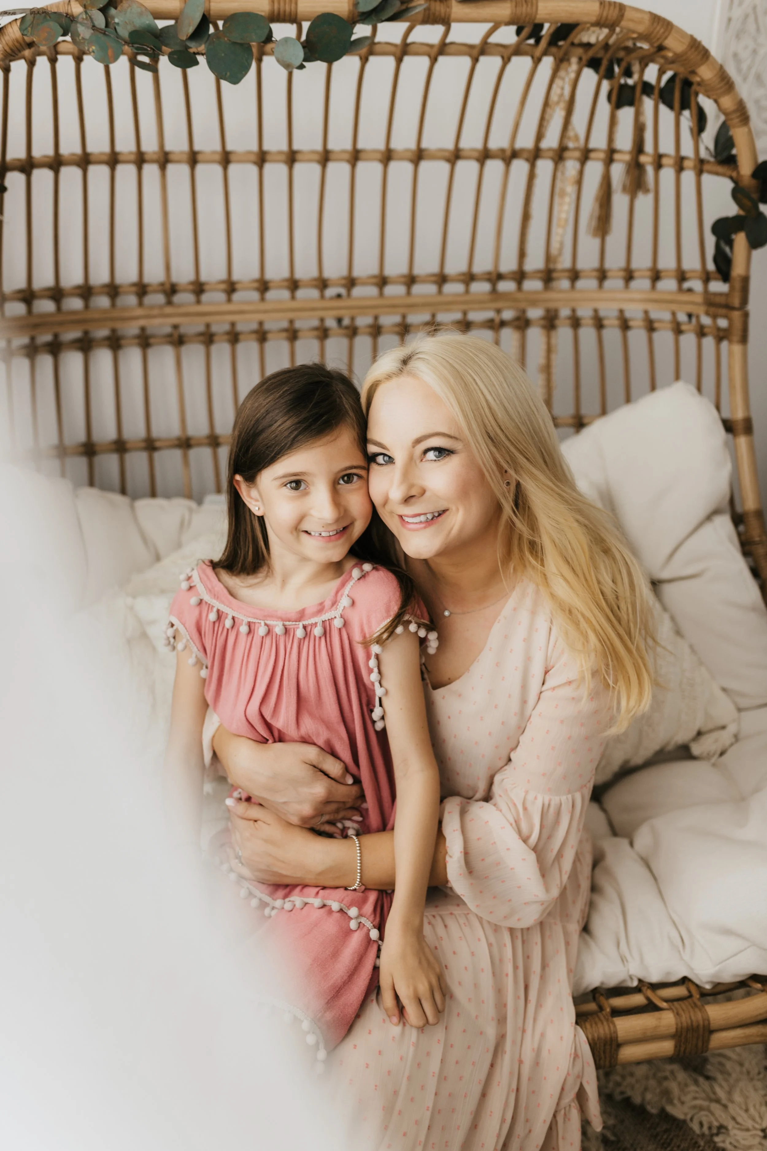 motherhood session, mothers day, mom child, mommy and me sessions, mini sessions near me, boho sessions, motherhood photo sessions, photographers near me, pittsburgh