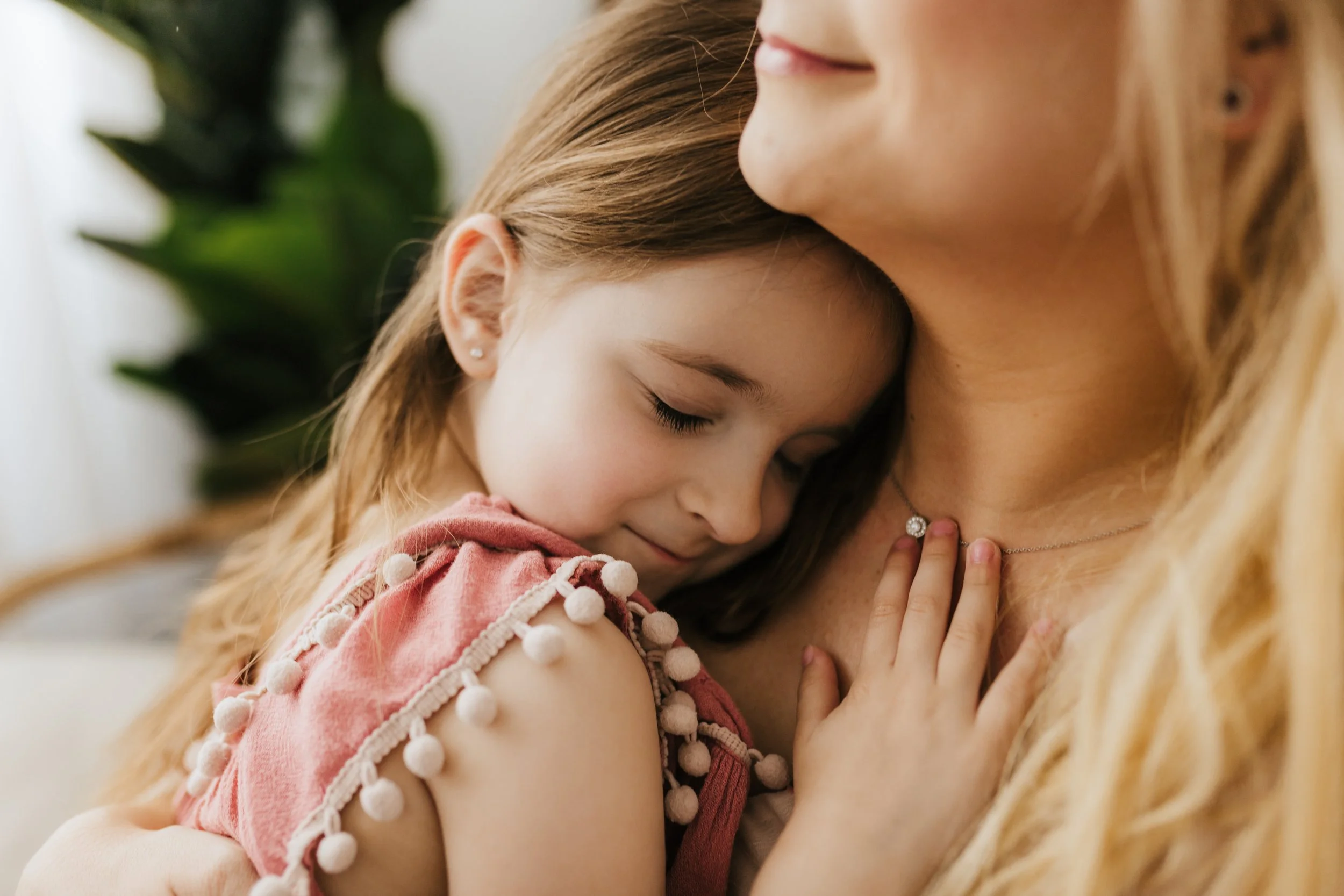 motherhood session, mothers day, mom child, mommy and me sessions, mini sessions near me, boho sessions, motherhood photo sessions, photographers near me, pittsburgh