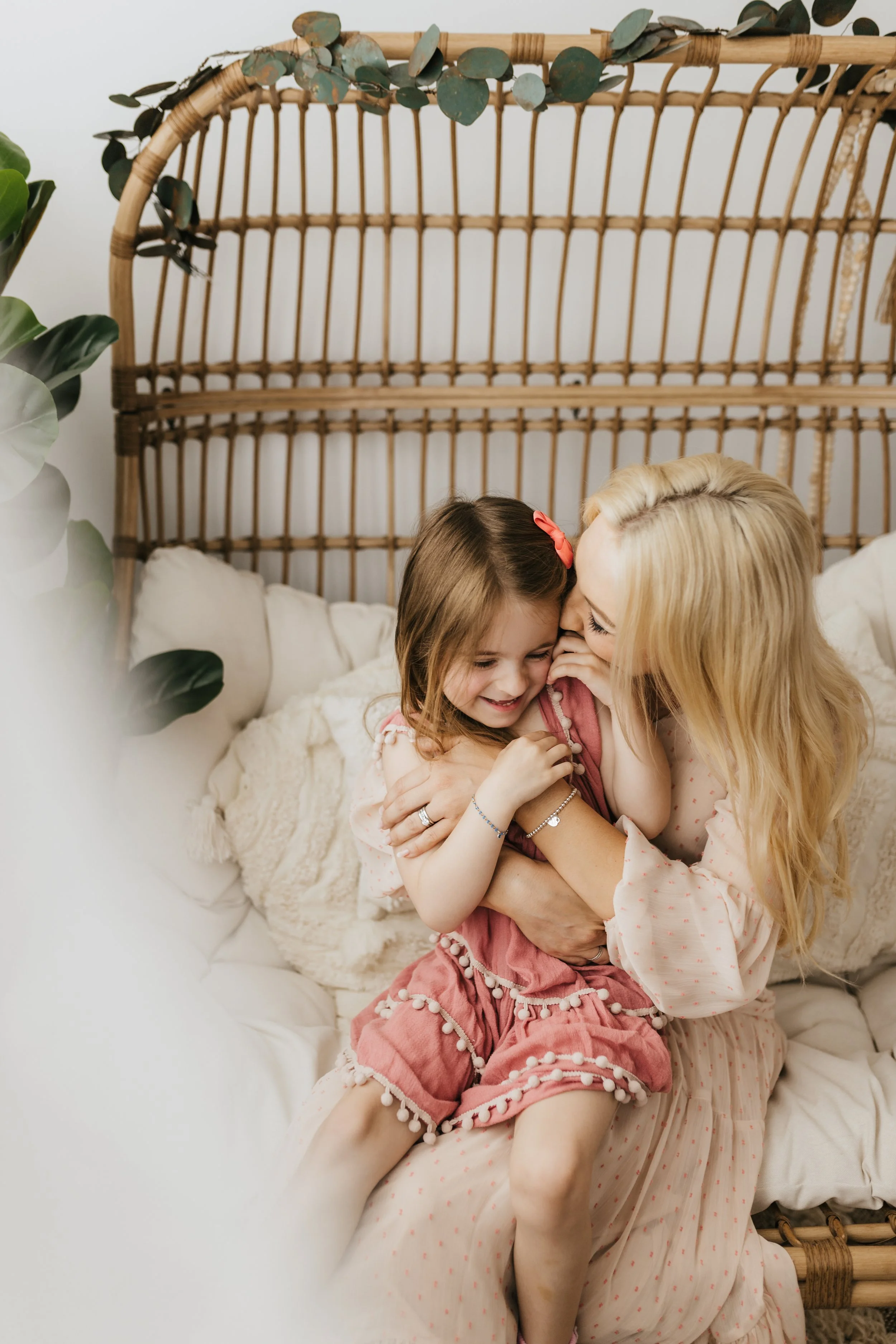 motherhood session, mothers day, mom child, mommy and me sessions, mini sessions near me, boho sessions, motherhood photo sessions, photographers near me, pittsburgh