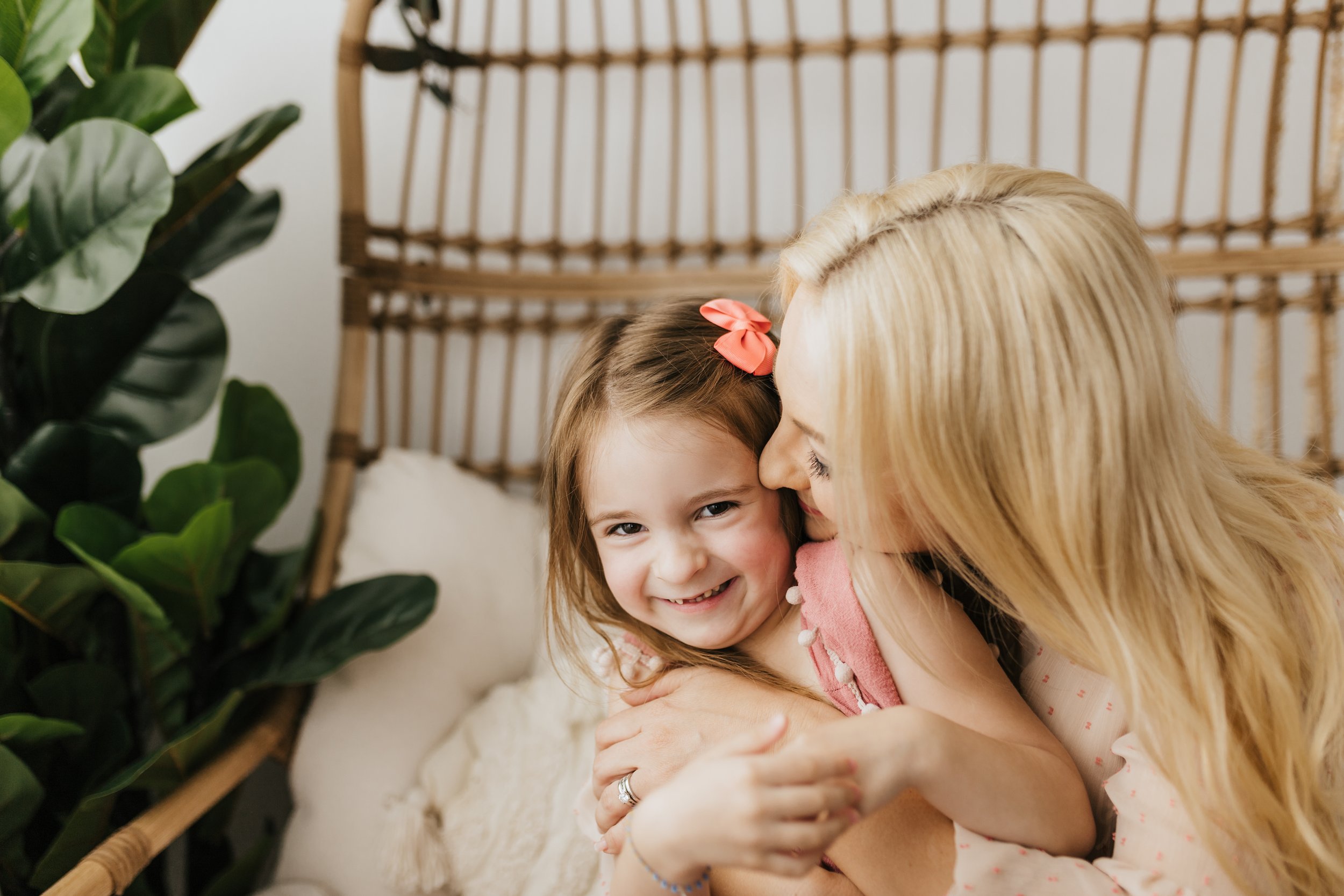 motherhood session, mothers day, mom child, mommy and me sessions, mini sessions near me, boho sessions, motherhood photo sessions, photographers near me, pittsburgh