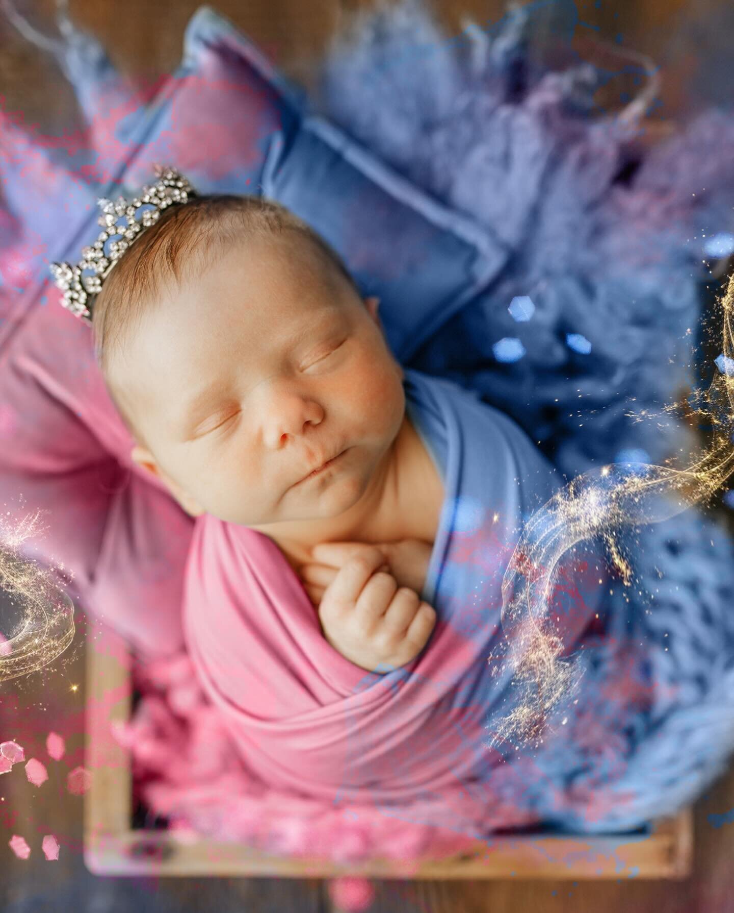 You remember little Aurora?  My fav #disney movie #sleepingbeauty was a must for her newborn session&hellip; so of course it had to be replicated for her 6 month session!  Swipe to see!!!

.
.
.
#sleepingbeauty #princessaurora #sleepingbeautycosplay 