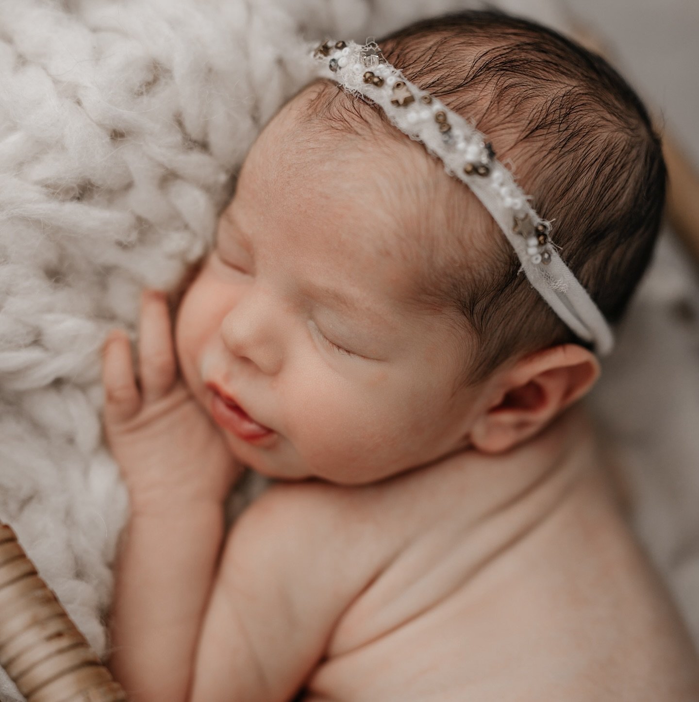 Sweet little newbie for today !  I always forget my socials when I&rsquo;m busy!! May is completely closed for all bookings and June is also filled for babies!  I can&rsquo;t wait to meet all the new additions! 

.
.
.
#newbornphotography #newbornpho