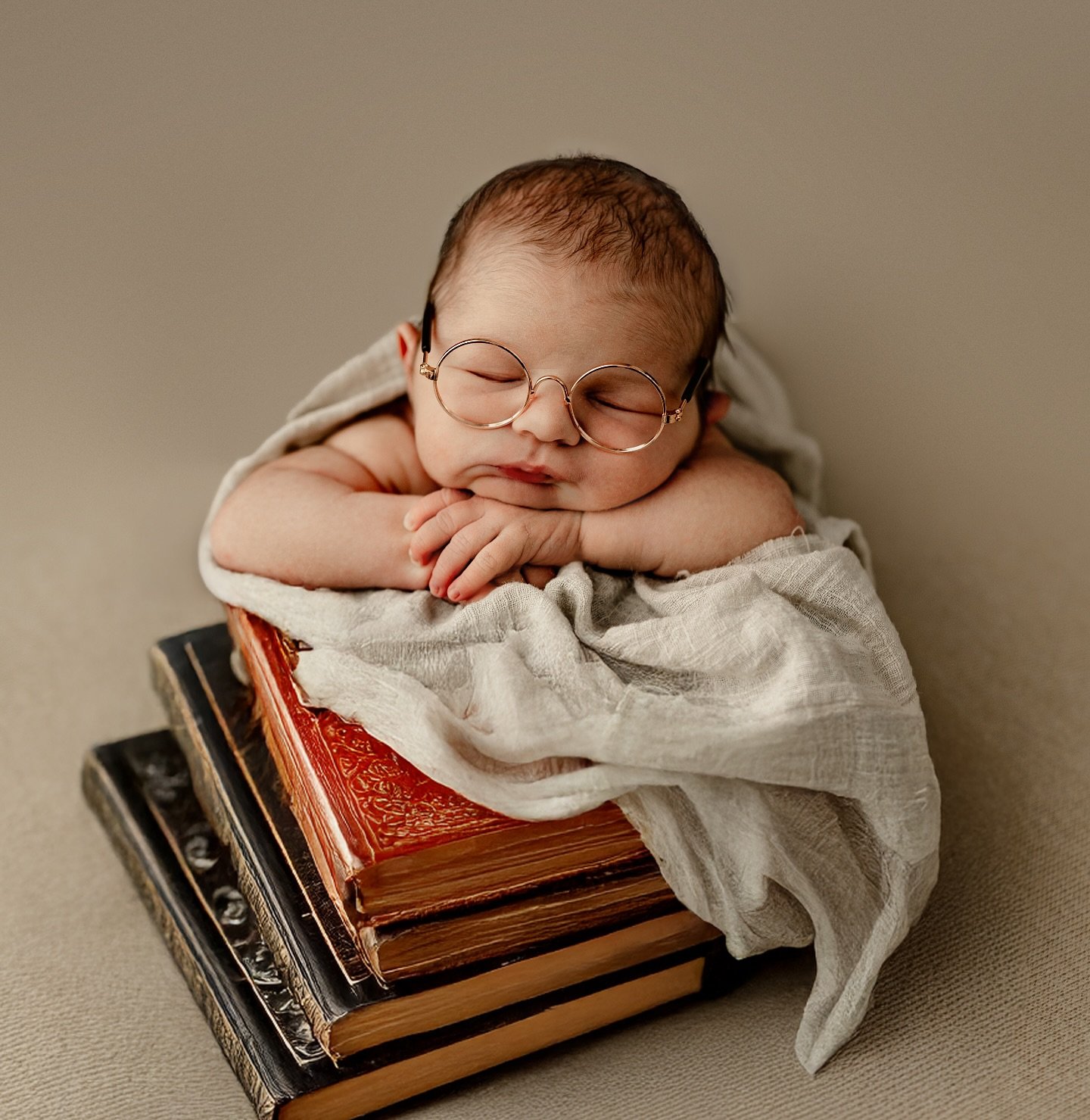 Reading always made me sleepy too 😂. Mom asked for a special shot and here&rsquo;s the final! Pretty sure the last time I shot a baby on books was like 6 years ago for Harry Potter !  Still fun all these years later ! #pittsburgh #pittsburghphotogra
