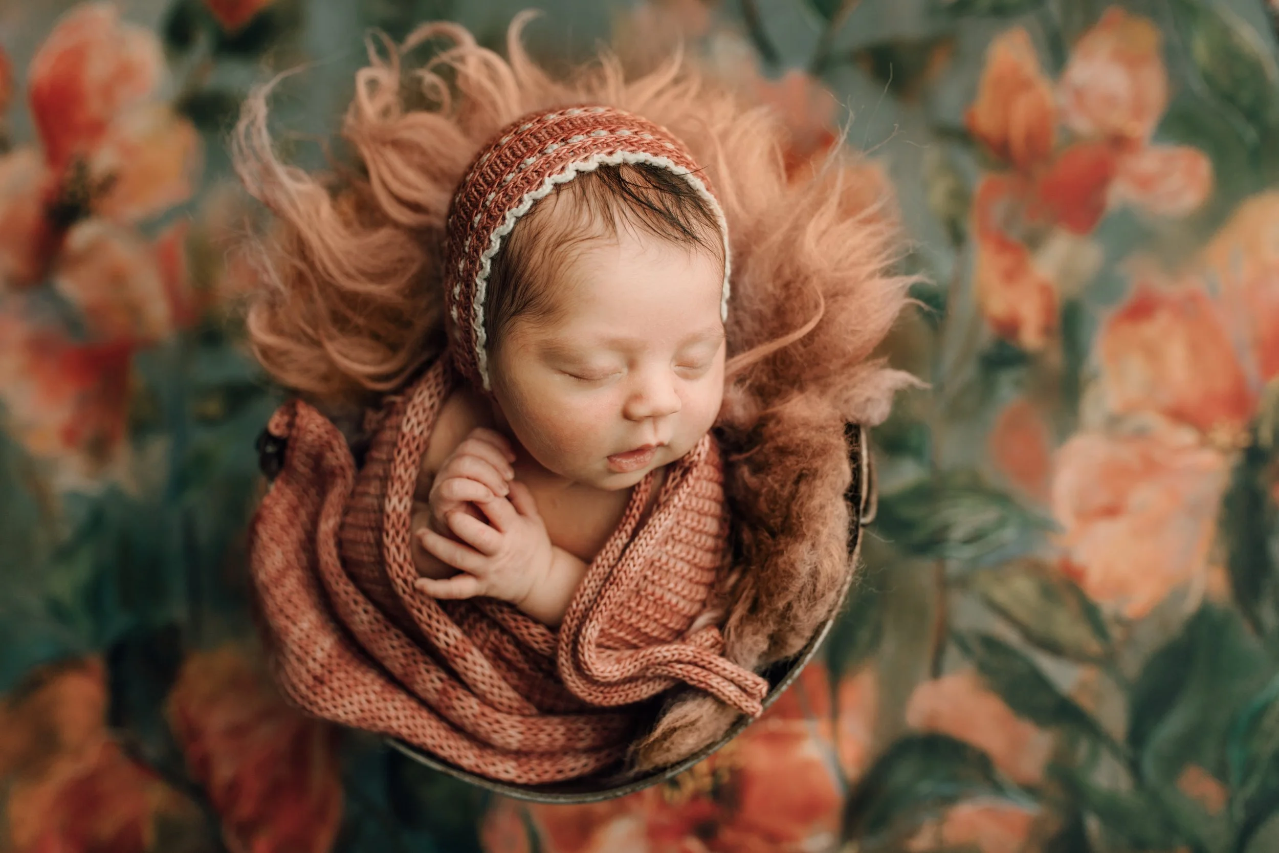 Newborn wrap photos, pittsburgh newborn photography, mini sessions near me, best time for a newborn photoshoot