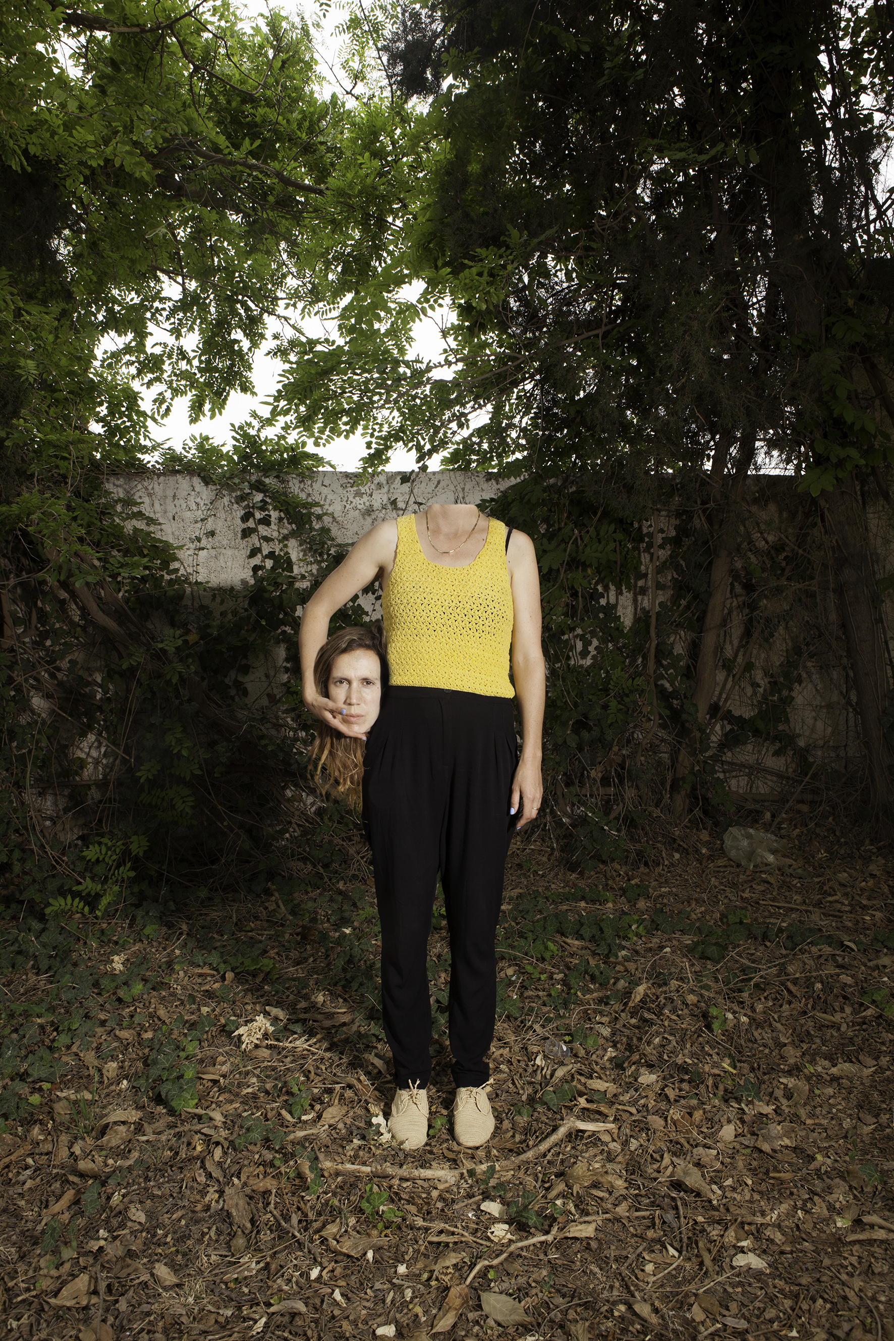 holding my head, digital photo, 0.29X0.40m, 2015