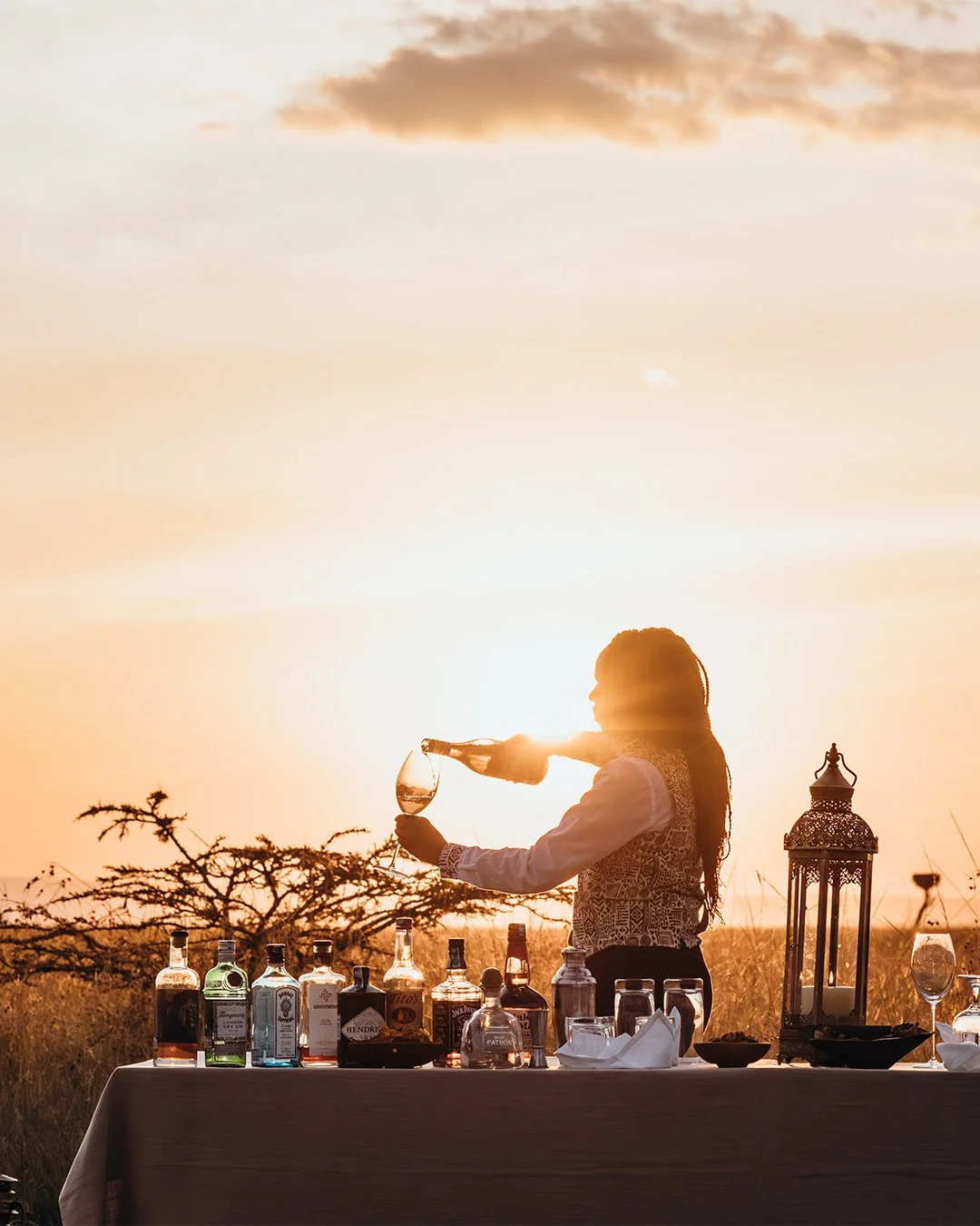 Drinks, anyone? Sundowners are served at Mara Expedition Camp in the heart of Kenya's Maasai Mara reserve.

📍 Mara Expedition Camp

#MaraExpeditionCamp #MaasaiMara #sundowner #Kenya #safari #GreatPlainsConservation #ConservationTourism #EcoTourism