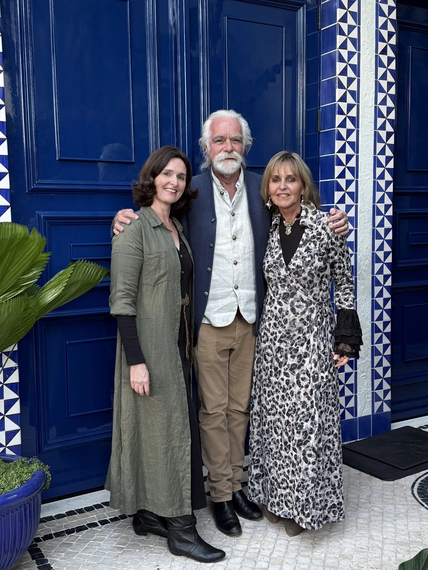 Dereck &amp; Beverly Joubert spending some time in Palm Beach with Sarah, the Director of @greatplainsfoundation 
d&amp;b Clothing: Amelia Knit Dress in Black, Susan Tassel Belt in Brown, Torres Dress in Olive, Sir Richard Collar Vest in Natural Line