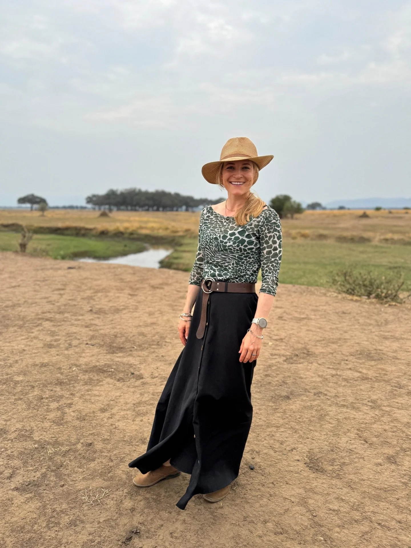 Adventuring at Tembo Plains&hellip;
d&amp;b Clothing: Charlotte Giraffe Mesh Top in Olive, Ladies Lindbergh Skirt in Black, Marianne Wide Leather Belt in Brown.
Model: @kellybraby 
Zimbabwe: @greatplainsconservation Tembo Plains
#DressToExplore