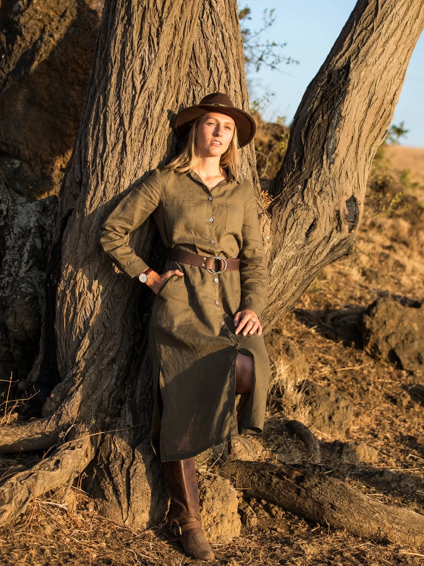 Watching the sun set over the plains of Kenya.
d&amp;b Clothing: Torres Dress in Olive
Model: @tannie.sta 
Photographer: @andrewhowardphoto 
Kenya: @greatplainsconservation Ol Donyo Lodge
#DressToExplore
.
.
.
#oldonyolodge #greatplainsconservation