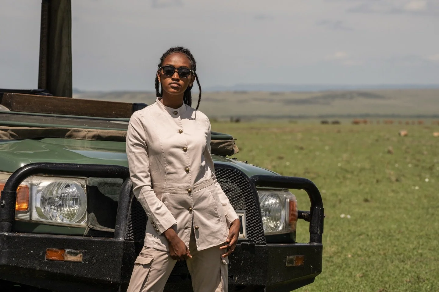 Kimberly, out and about at Mara Nyika&hellip;
d&amp;b Clothing: Ladies Livingstone Jacket in Stone
Model: @sakian_ntutu 
Photographer: @beverlyjoubert 
Kenya: @greatplainsconservation Mara Nyika
#DressToExplore