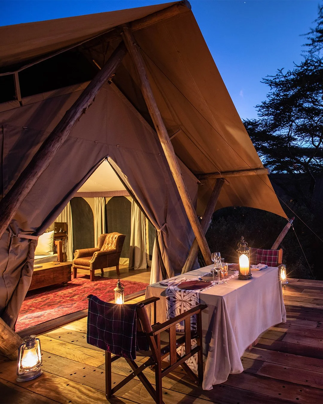Evenings in the Mara are particularly spectacular. When the sun dips below the horizon and night takes hold of the plains, a chorus of nocturnal sounds swells and a mystical feeling of excitement and tension hangs in the air. This is a time when pred