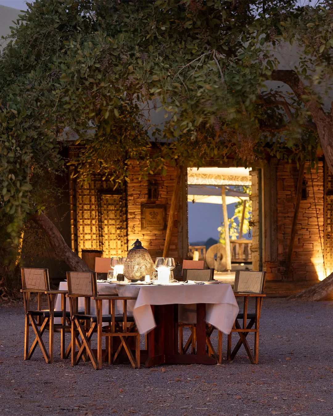 This is alfresco dining at its best. Your table awaits at Tembo Plains Camp in Zimbabwe.

#ConservationTourism #TemboPlains #Zimbabwe #safari #alfresco