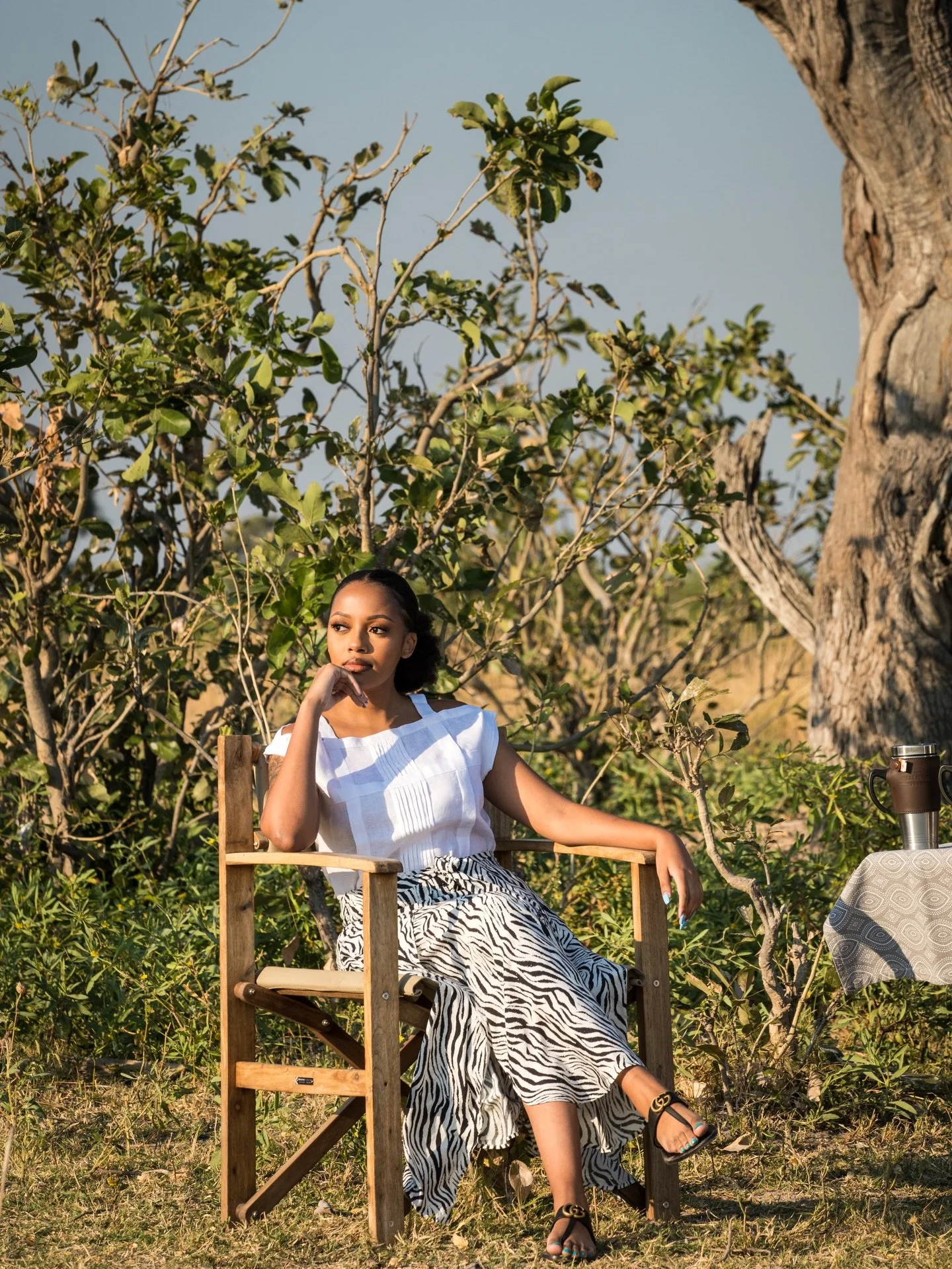 The best place to watch the sun set&hellip;
d&amp;b Clothing: Freya Top in White, Florence Skirt in Zebra
Model: @tyramolosi 
Photographer: @andrewhowardphoto 
Botswana: @greatplainsconservation Zarafa Camp
#DressToExplore