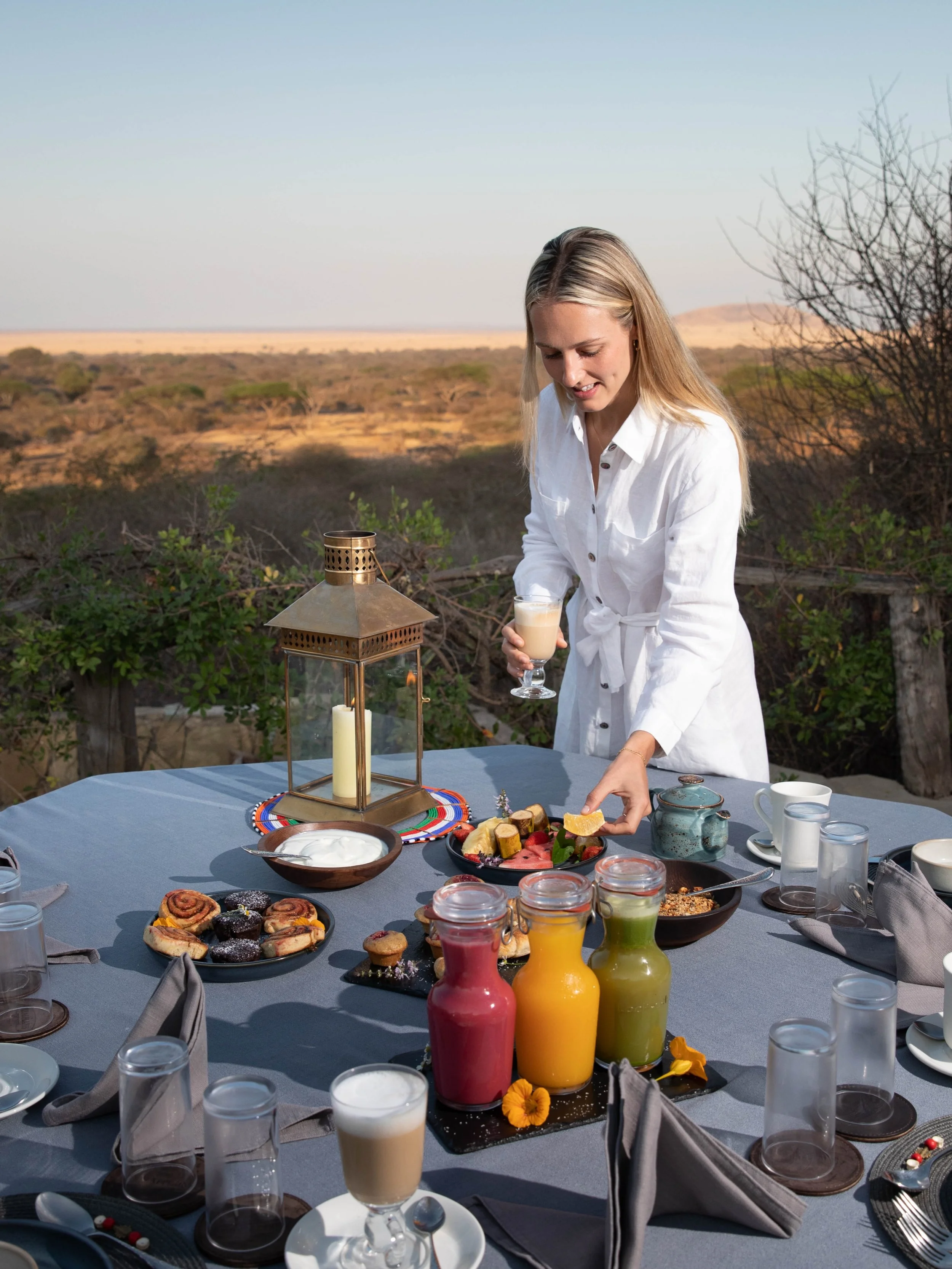 Ready for Breakfast at ol Donyo Lodge&hellip;
d&amp;b Clothing: Torres Dress in White
Model: @tannie.sta 
Photographer: @andrewhowardphoto 
Kenya: @greatplainsconservation ol Donyo Lodge
#DressToExplore