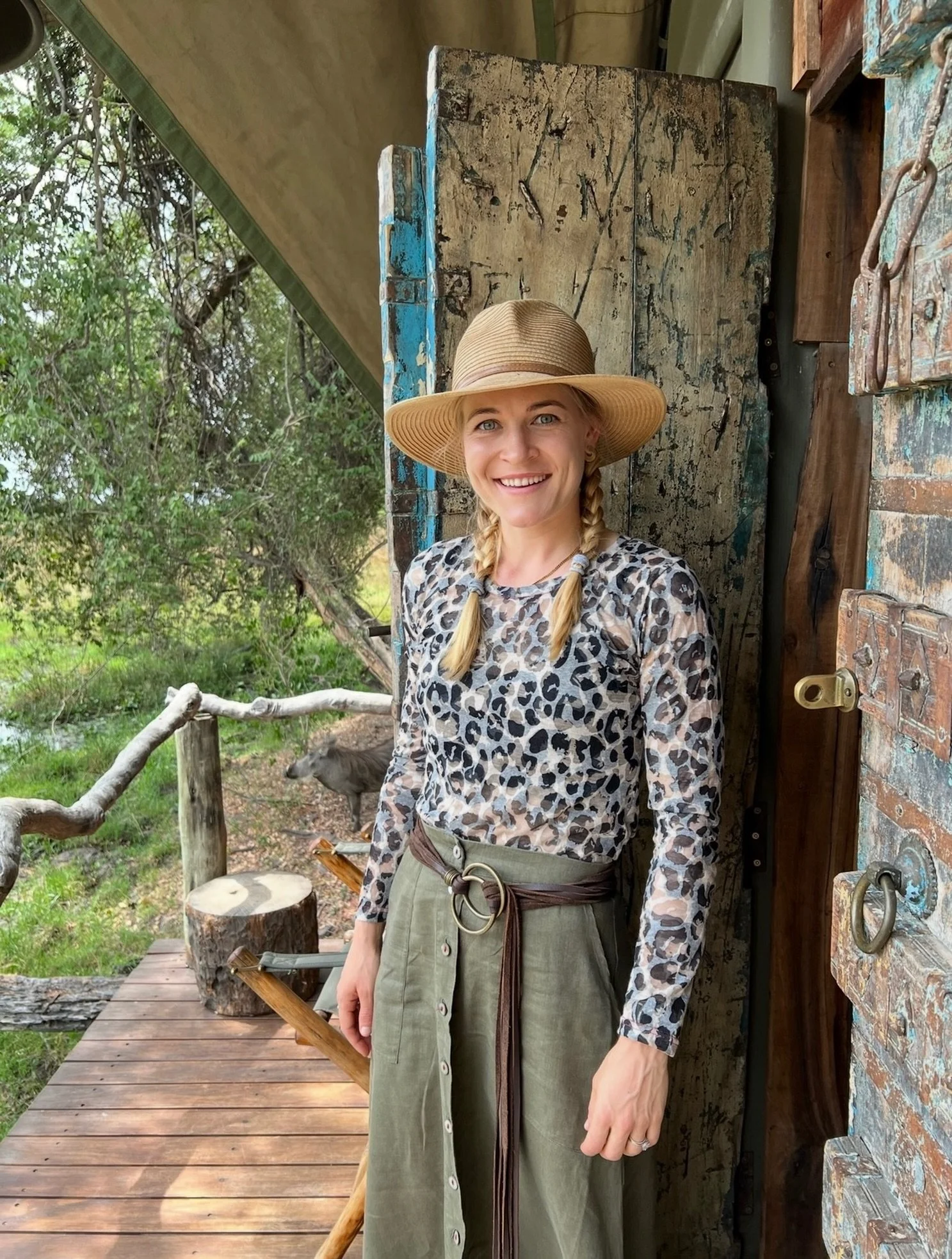 Kelly spending some time at Duba Plains&hellip;
d&amp;b Clothing: Dannenberg Print Top in Leopard, Lindbergh Skirt with Pockets in Olive
Model: @kellybraby 
Botswana: @greatplainsconservation Duba Plains
#DressToExplore