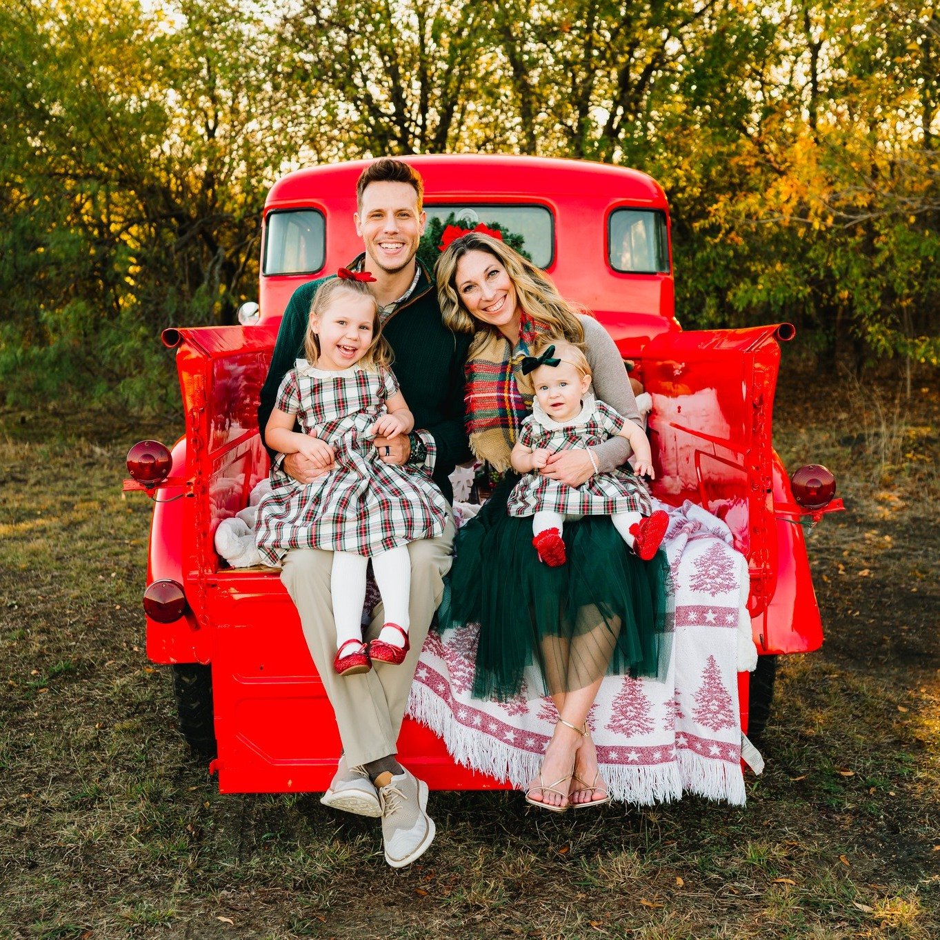Have you booked your Christmas Mini Session yet?!
TOMORROW IS THE LAST DAY TO BOOK AND GET AN EXTRA 3 IMAGES!
As usual, we will have our Family Minis, Red Truck Minis, and Santa Minis! As well as Snow Minis, and Christmas Bed Minis, and Baking With