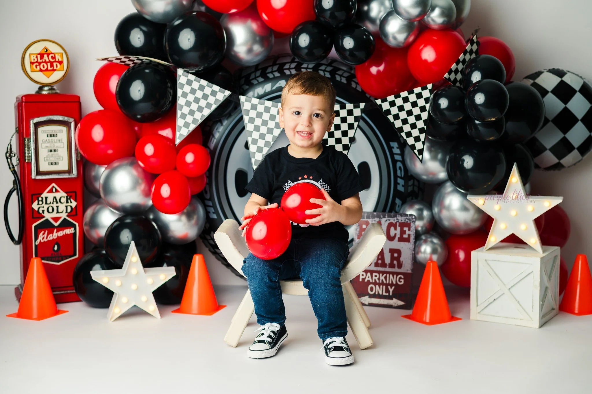 This cutie is turning TWO! So we celebrated with a 2nd birthday smash!
#dallasphotos #photographer #friscophotographer #dentonphotographer #cakesmash #planophotographer #mckinneyphotographer #dfwphotographer #cakesmashphotographer #edmondphotograph