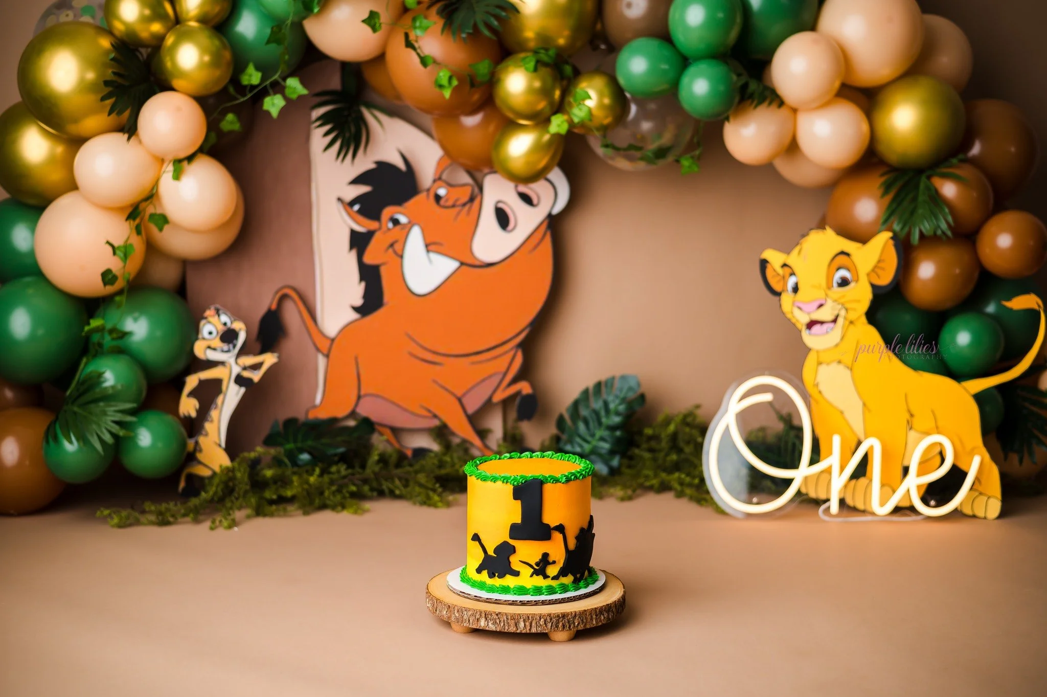 The cutest cake for the cutest baby!
 #oklahomaphotographer #okcphotographer #edmondphotographer #okccakesmashphotographer #photographer #oneyearold #friscophotographer #dentonphotographer #dallasbabyphotographer #cakesmash #planophotographer #mckin