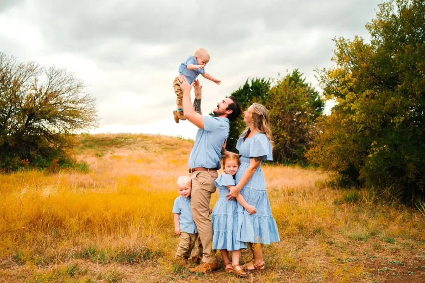 One more spot available for Family Minis in a couple of weeks! 
#familyminisdallas  #dfwphotographer #friscophptpgrapher #christmasminis