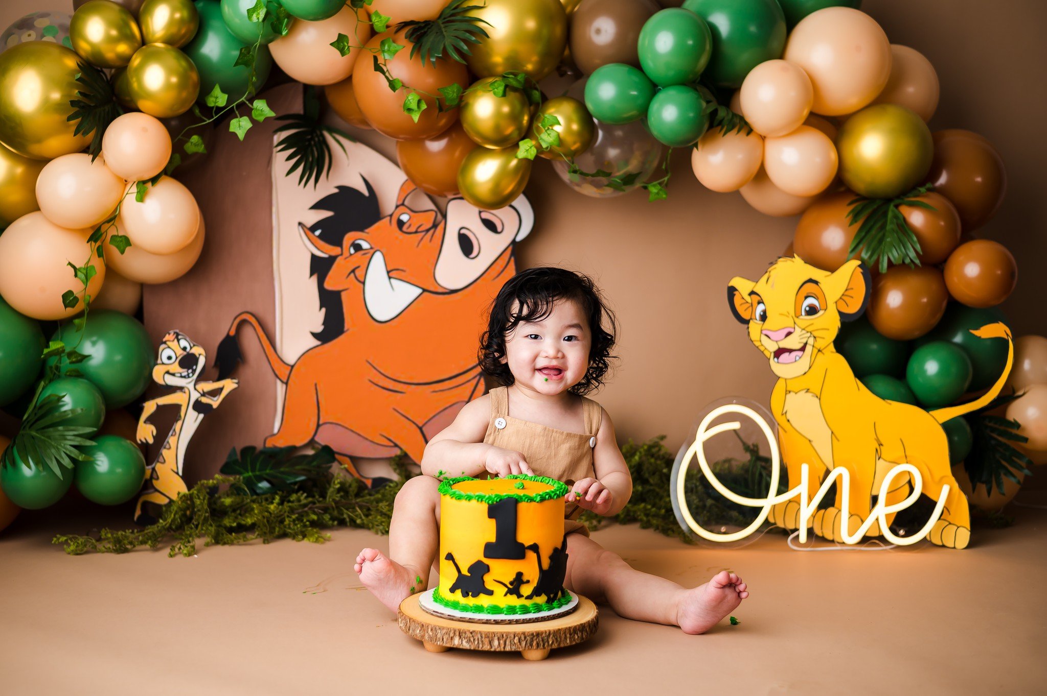 I also realized I never got to share more of this adorable cake smash!