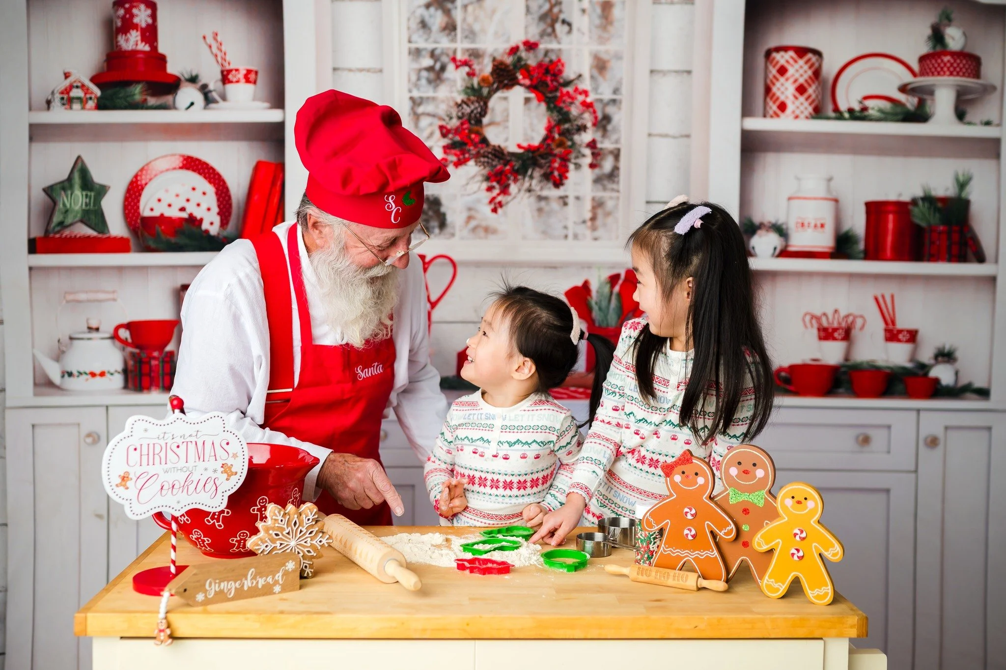 Baking with Santa is always so fun!

 #okcphotographer #oklahomaphotographer #edmondnewbornphotographer #friscophotographer #photographer #dentonphotographer #planophotographer #mckinneyphotographer #bakingwithsanta #santa #christmas #christmastradit
