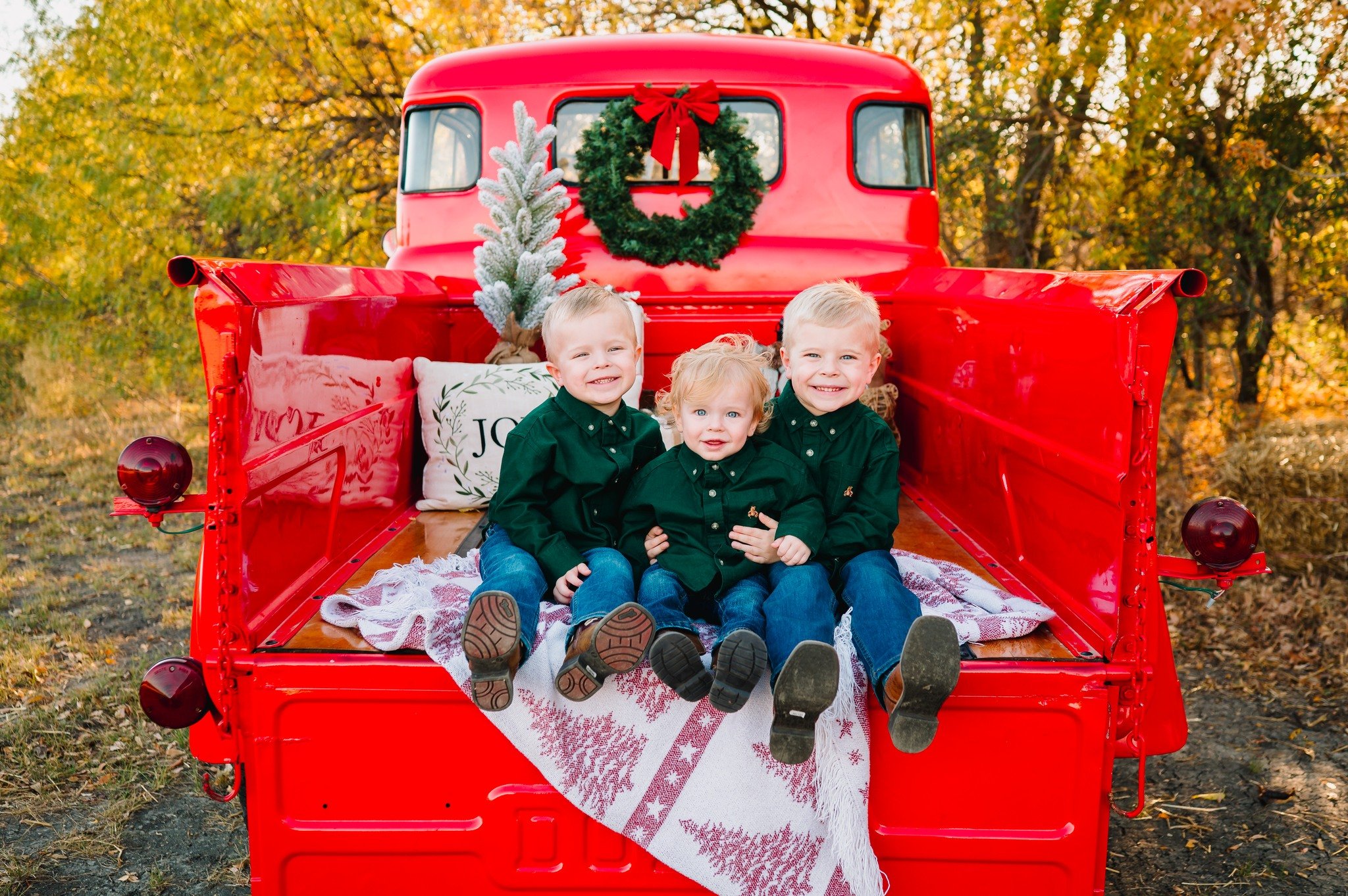 OKAY, how cute are these boys?!

 #christmas #christmastraditions #dentonphotographer #friscophotographer #photographer #planophotographer #mckinneyphotographer #redtruckminisession #christmastruck