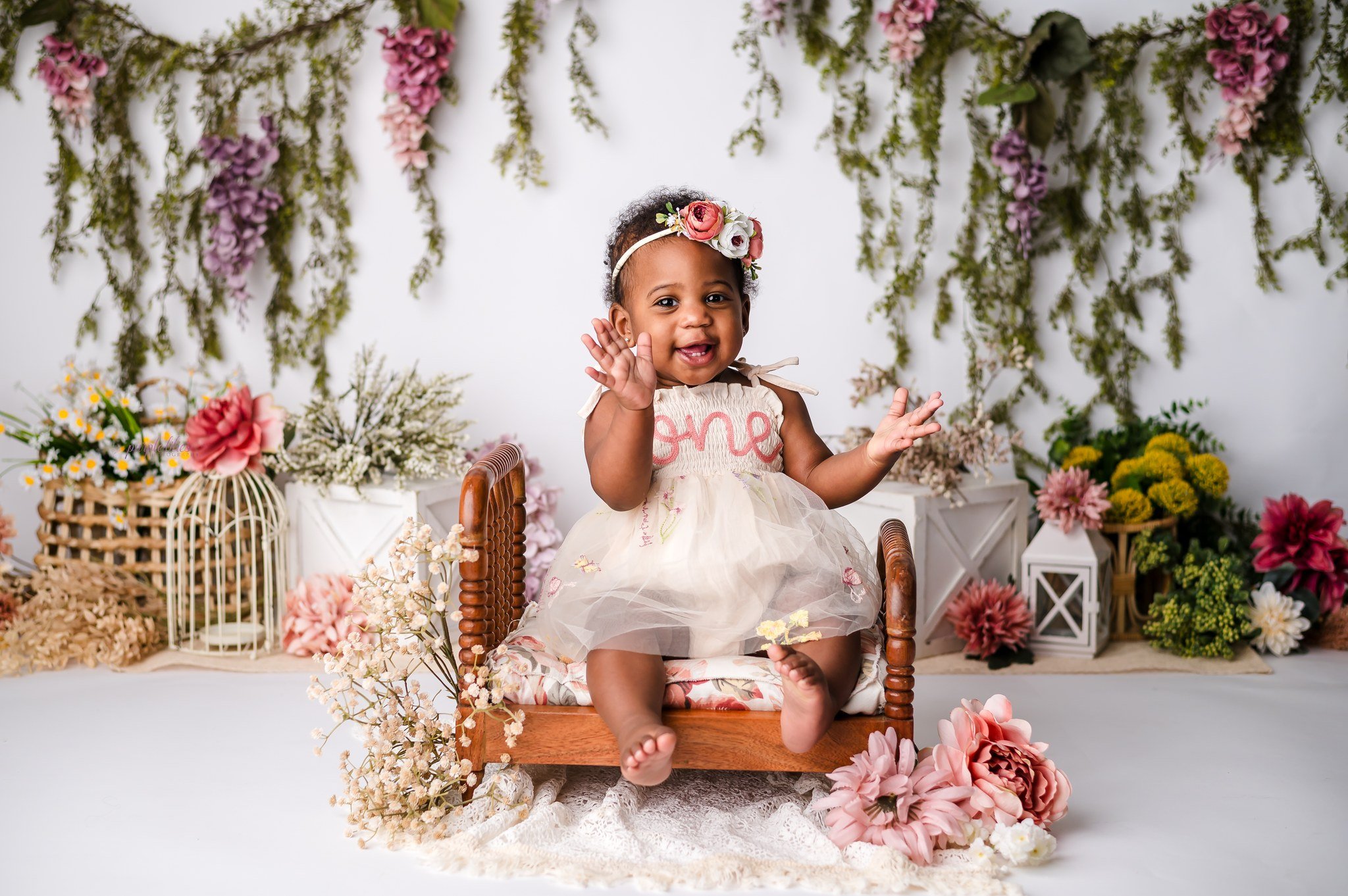 This was such a cute theme! And little miss was so happy!

#wildone #floral #cakesmashphotographer #milestonesession #babymilestones #mckinneybabyphotographer #growwithme #babyphotographer #dfwphotographer #princess #mckinneyphotographer #planophotog