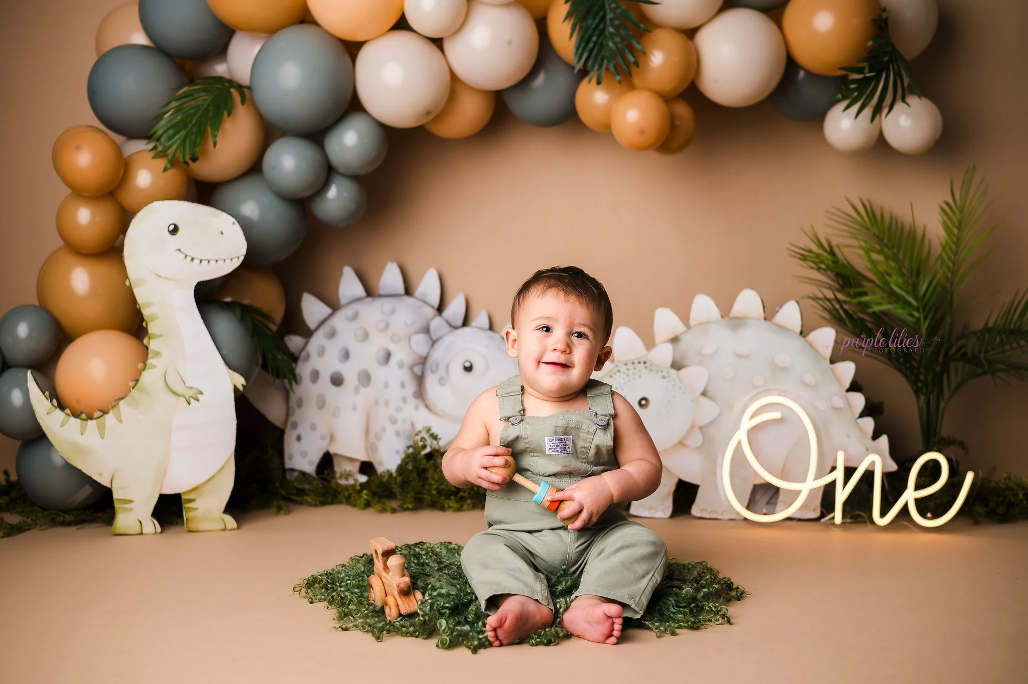 Mr R had the cutest theme! He might not have been a lover of his cake, but he sure loved clean up. Can't wait to share more of his session!

 #oklahomaphotographer #okccakesmashphotographer #okcphotographer #edmondphotographer #dallasphotos #photogra