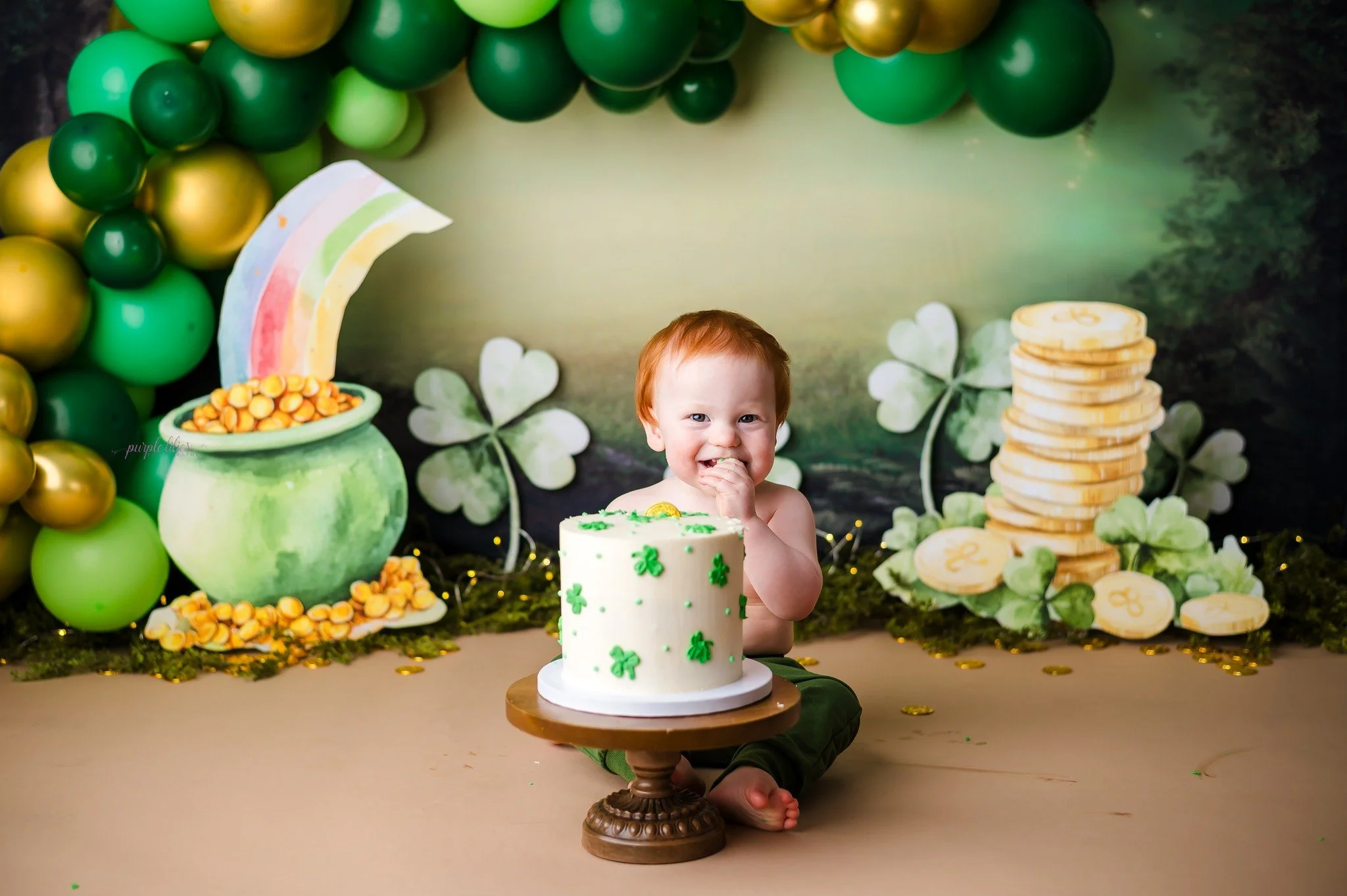 The cutest leprechaun in town!

#potofgold #stpatricks #leprechaun #okcphotographer #oklahomaphotographer #edmondphotographer #dallasphotos #photographer #friscophotographer #dentonphotographer #dallasbabyphotographer #cakesmash #planophotographer #m