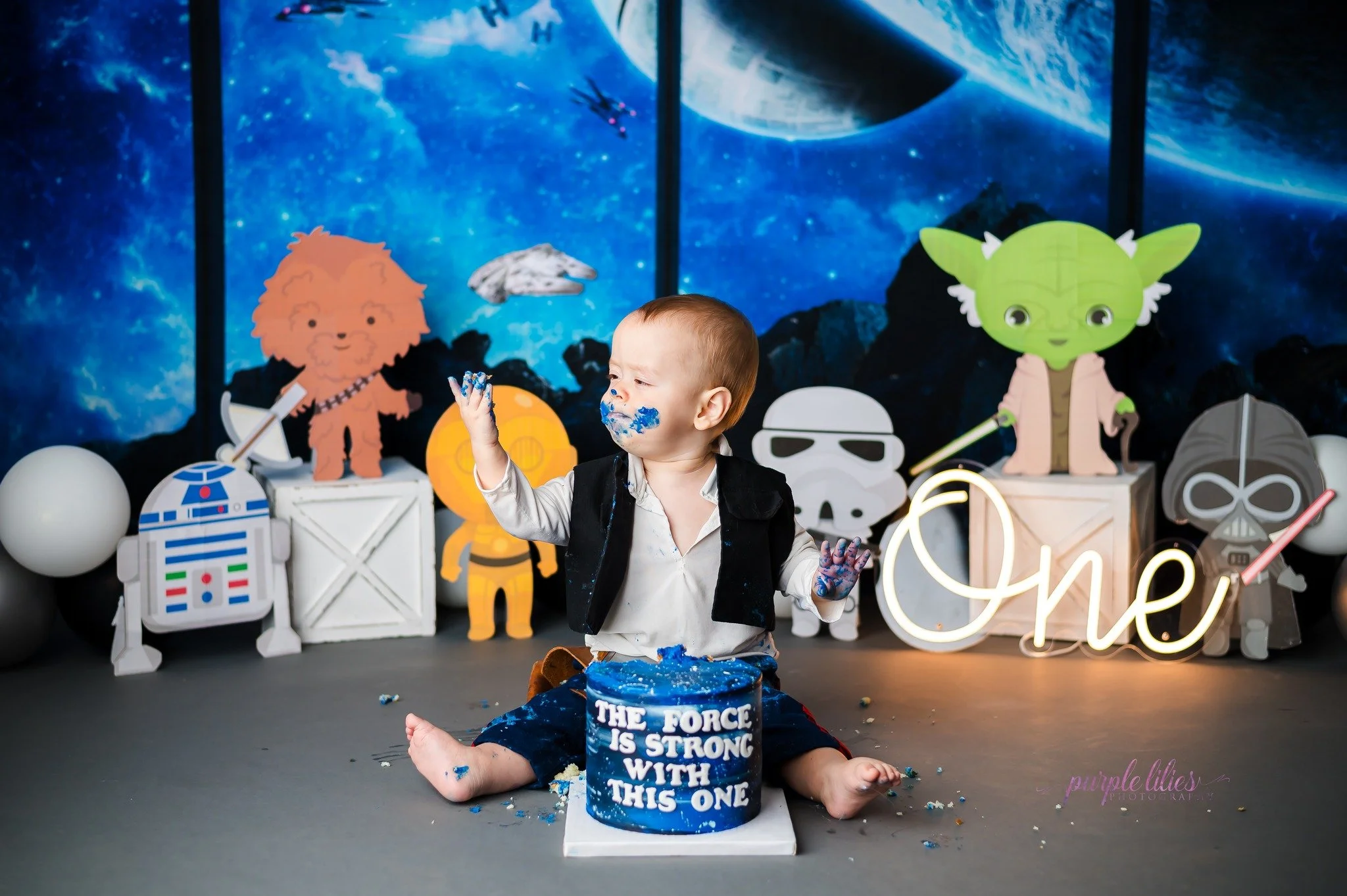 May the 4th be with you 

 #okcphotographer #oklahomaphotographer #okccakesmashphotographer #dallasphotos #friscophotographer #oneyearold #photographer #dentonphotographer #dallasbabyphotographer #cakesmash #planophotographer #mckinneyphotographer #g
