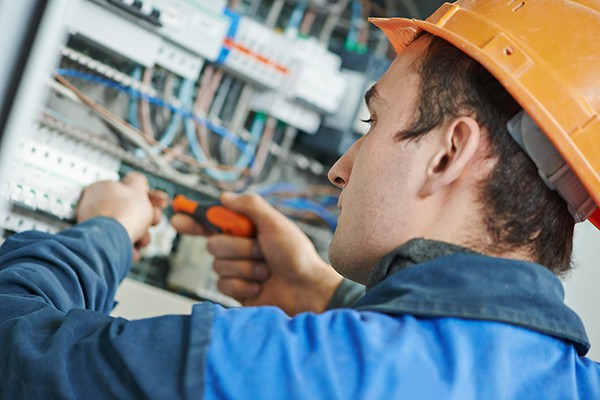 To build on your understanding and knowledge gained from the level 2 course. This programme covers all of the necessary elements to further develop your skills and theoretical knowledge and understanding of advanced electrical science, inspection and testing, fault finding and rectification and electrical design.