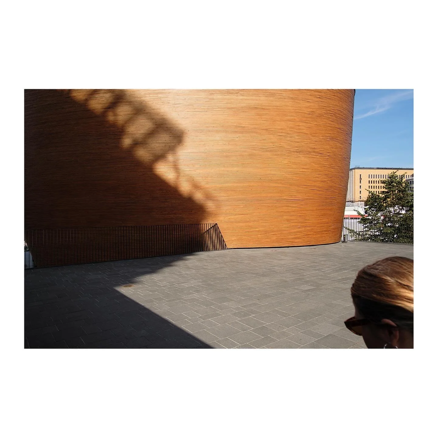 #helsinki #sunshine #church #architecture #lightandshadow #light #shadowhunters #composition #photographer #photographylover #outofservicemag #architecturephotography #palepalmcollection #fromstreetswithlove #woofermagazine #erodedstreet #finearephot