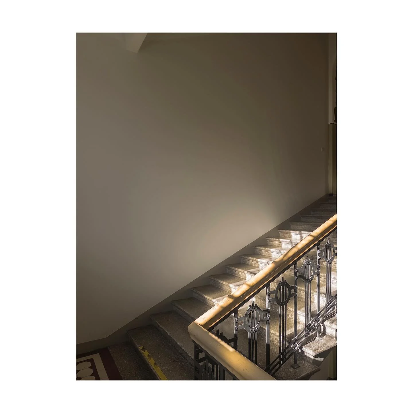 #jakobstad #hospital #stairs #architecture #lightandshadow #light #shadowhunters #composition #photographer #photographylover #outofservicemag #architecturephotography #palepalmcollection #fromstreetswithlove #woofermagazine #erodedstreet #finearepho