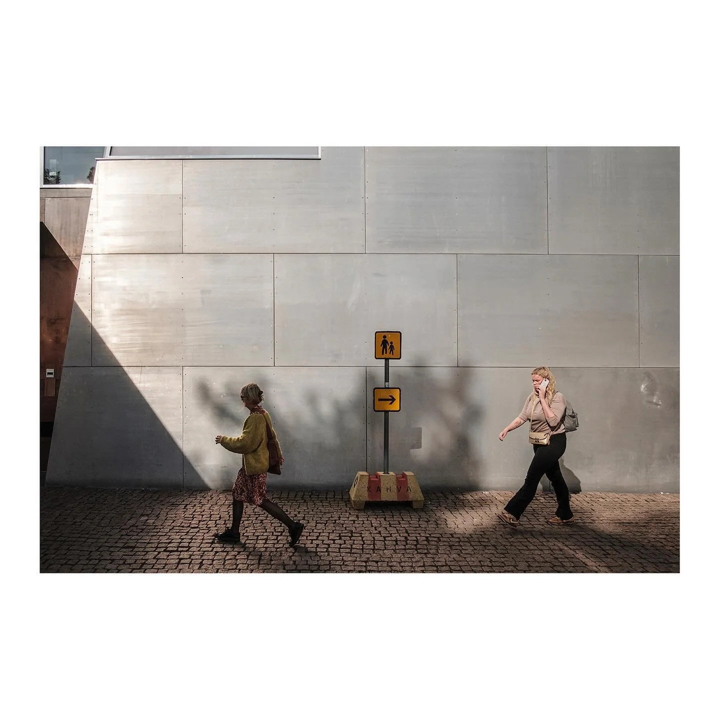 #helsinki #museum #kiasma #architecture #lightandshadow #light #shadowhunters #composition #photographer #photographylover #outofservicemag #architecturephotography #palepalmcollection #fromstreetswithlove #woofermagazine #erodedstreet #finearephotog