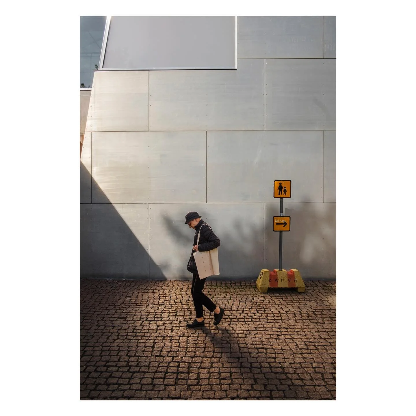 @kiasmamuseum #sunshine #reflection #alone