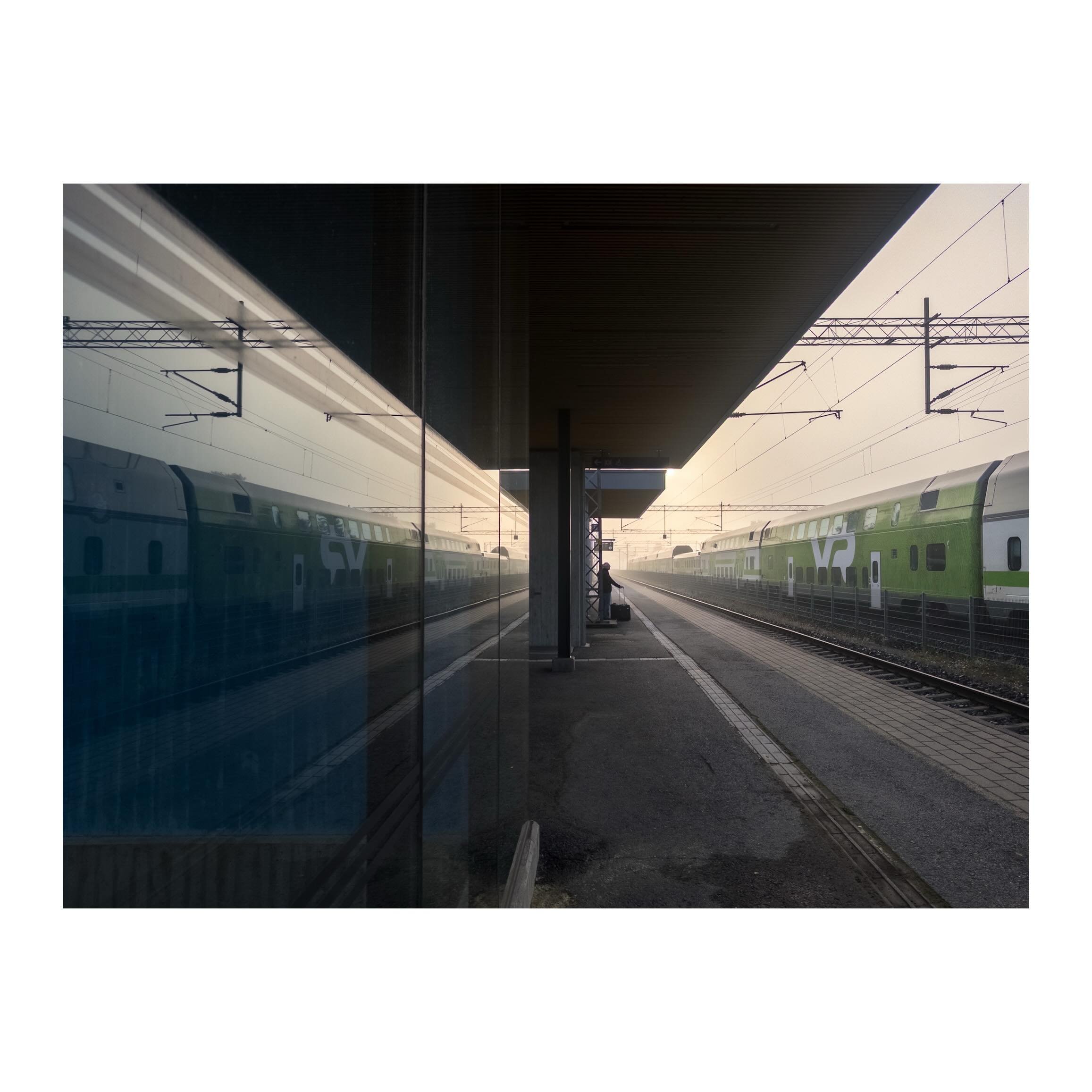 @vrmatkalla #trainstation #earlymorning #sunrise