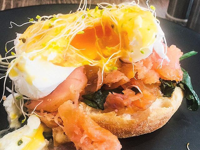 Cutting into a nice eggs benny at the Bridge Cafe in Windsor NSW #eggs #egg #breakfast #eggsbenedict #brunch #cafe #smokedsalmon #flashback #nsw #delicious #tasty #windsor #muffin #sydneyfoodblogger #sydney