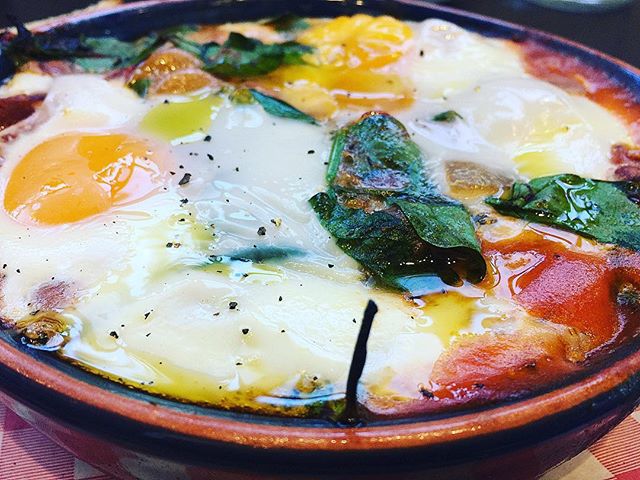 These Mexican baked eggs had heaps of flavour with a bowl packed with beans, chorizo and greens, topped with two baked eggs and served on a board with toasted sourdough at the hidden but worth finding Dinoni Cafe in Thornleigh Sydney #eggs #baked #br