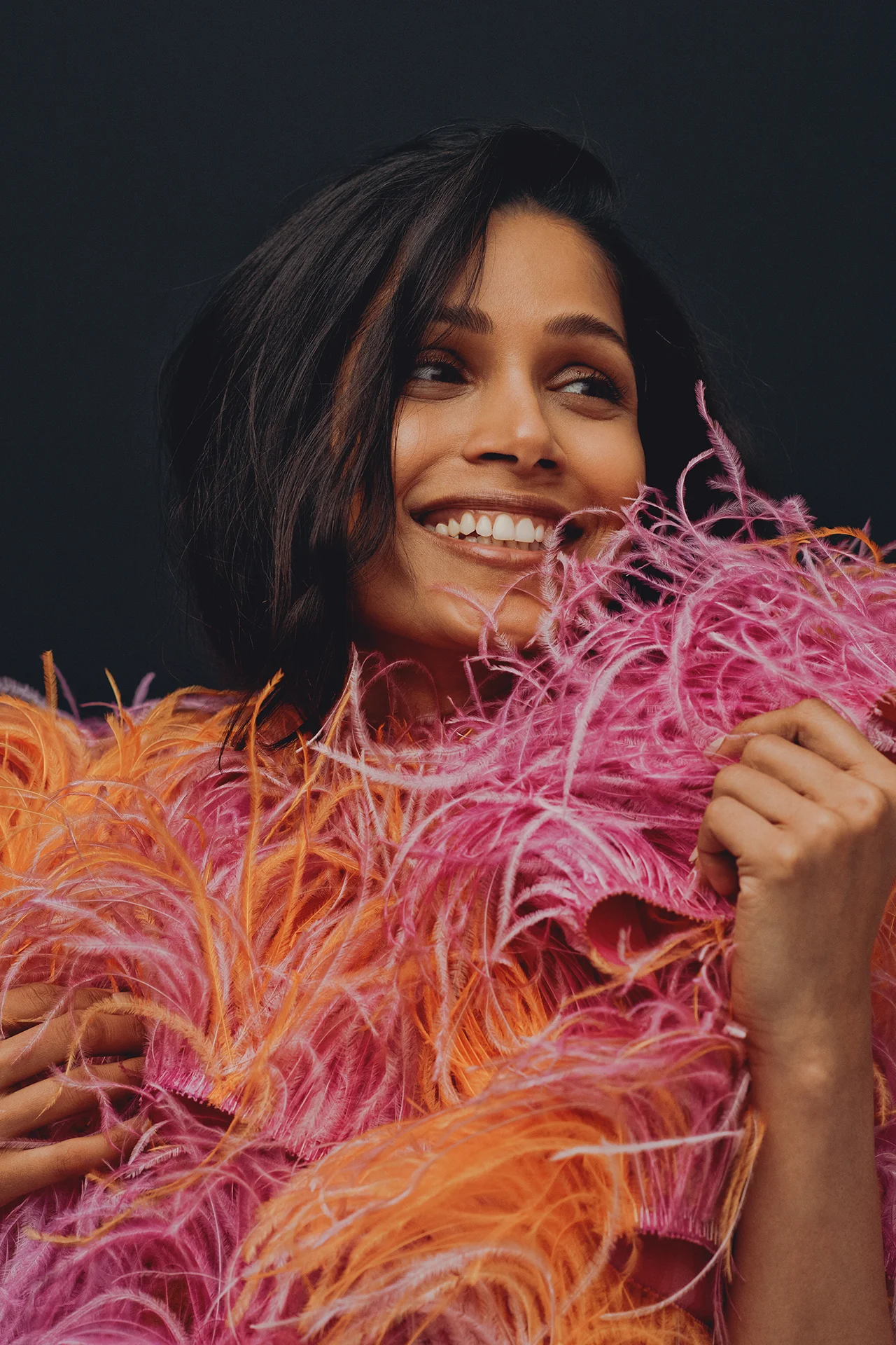 00001FreidaPinto-25Jan19-vogueint-RyanPfluger.jpg