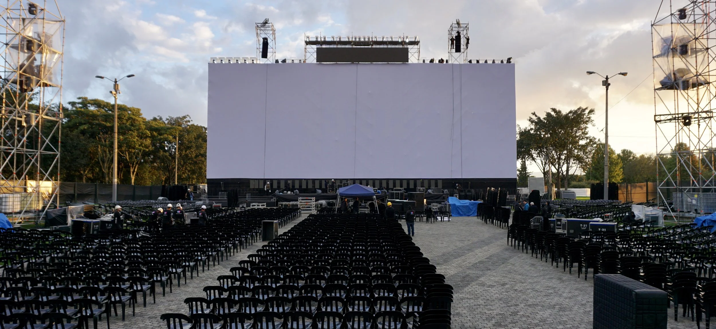 Pantalla 40x15 Mts-Parque Simon Bolivar