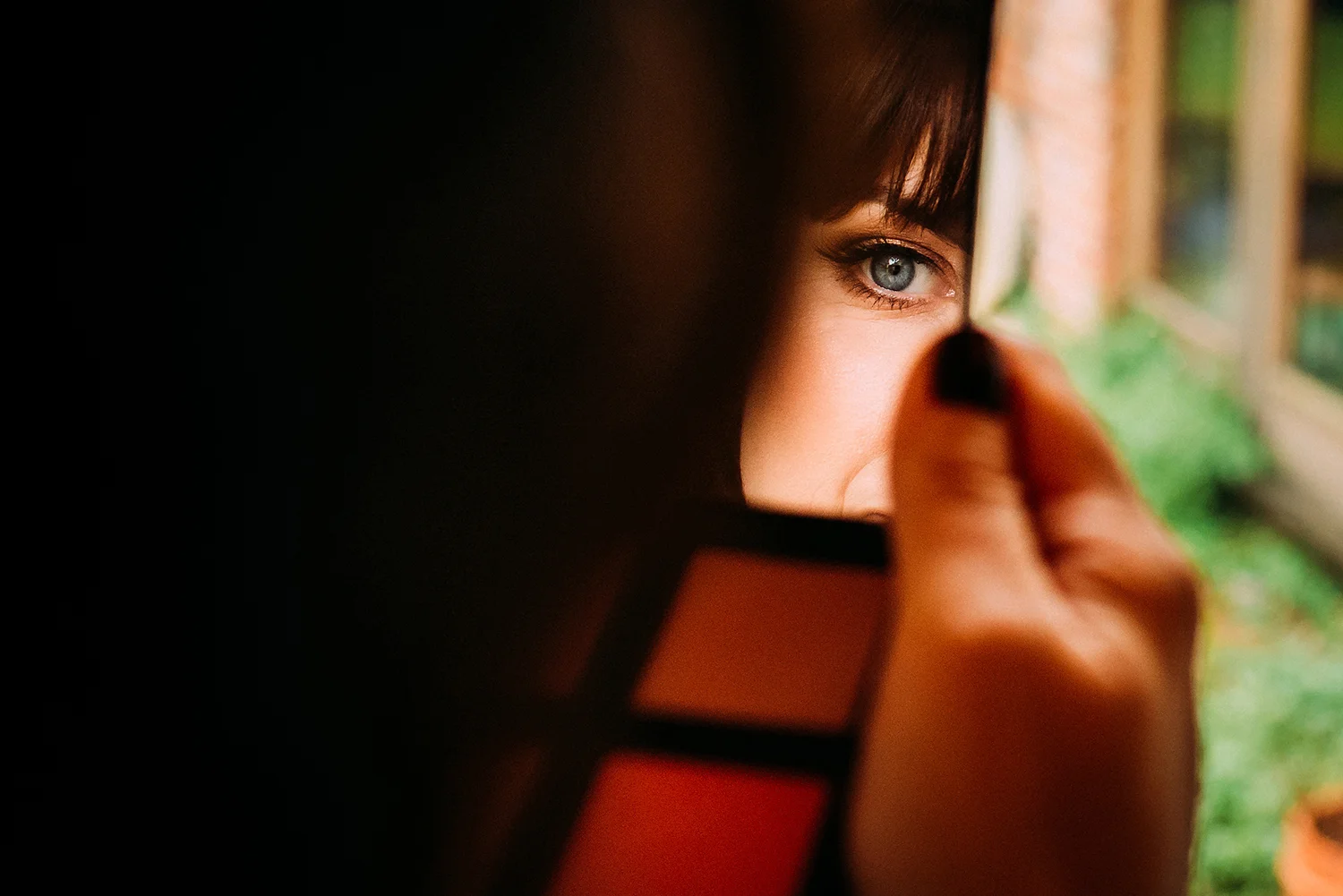 reflection of brides eye in make up mirror