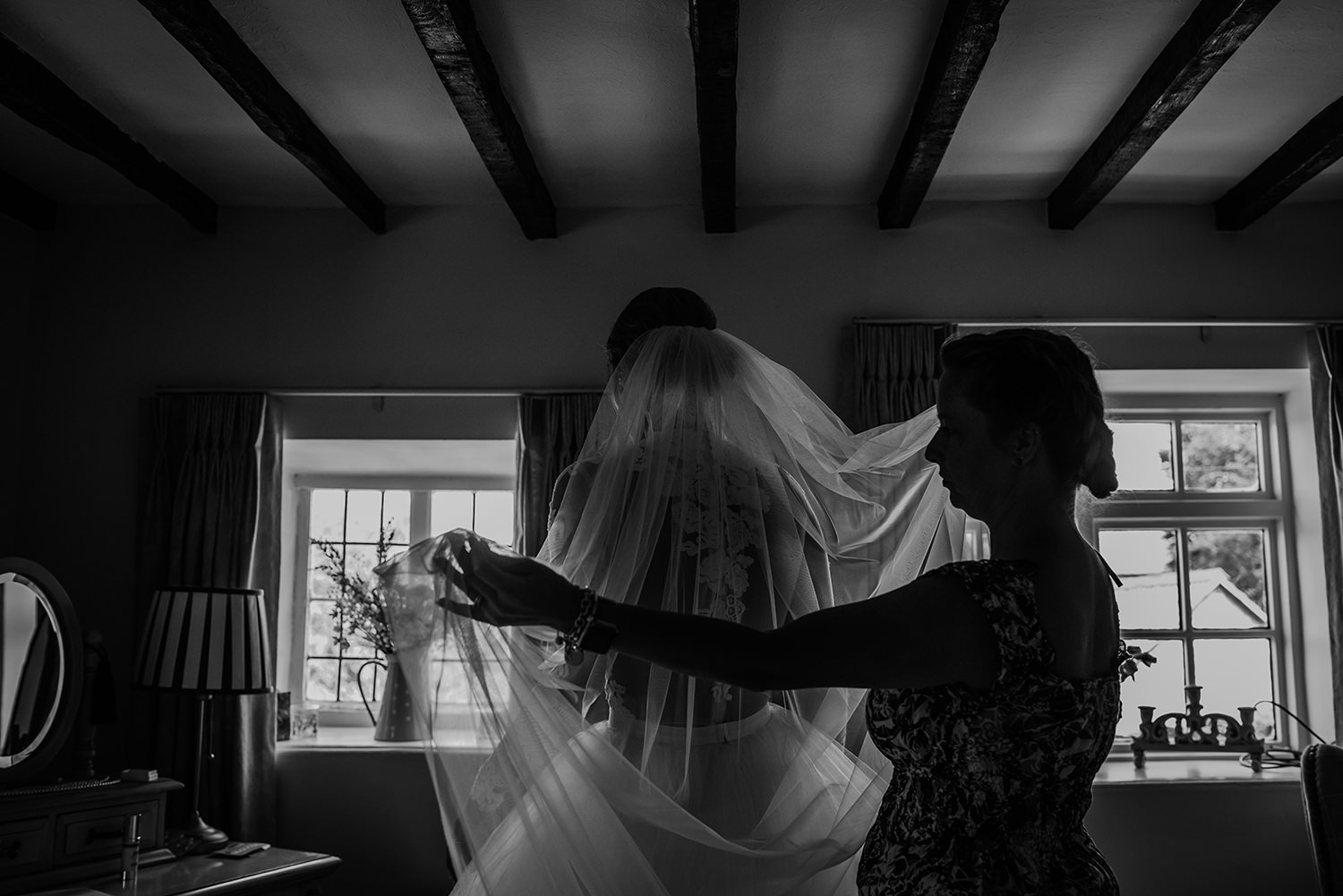  bw photo of the bride’s veil being fitted 