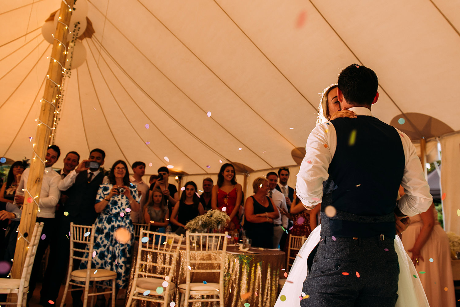  confetti during the first dance 