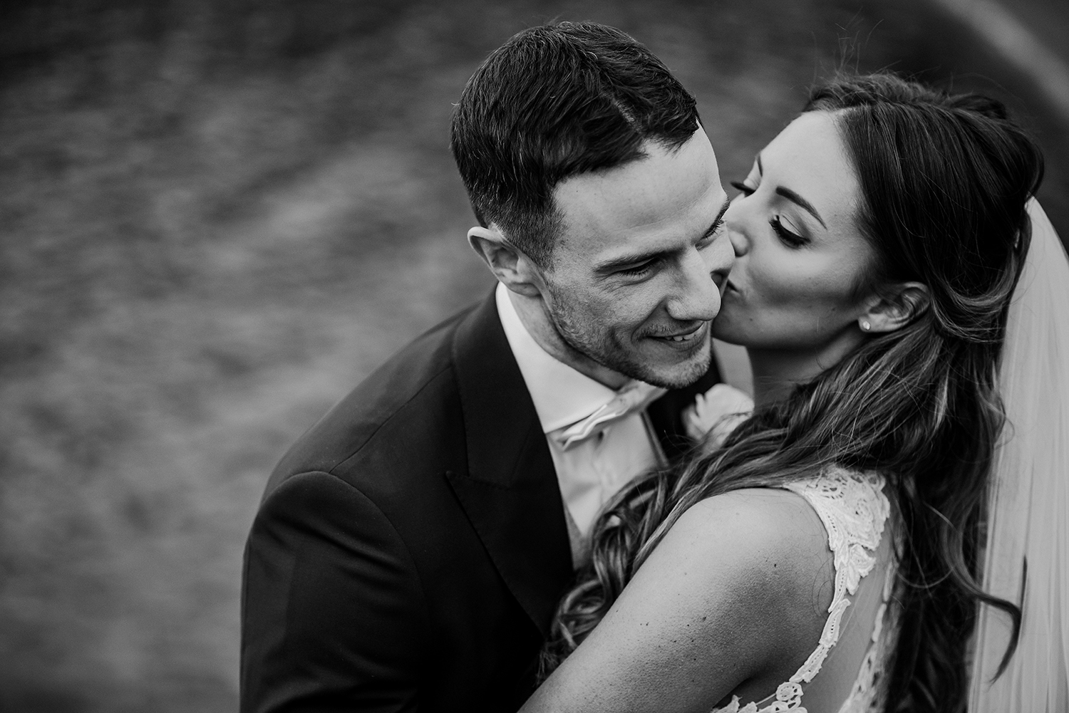 bw photo, bride kisses the groom