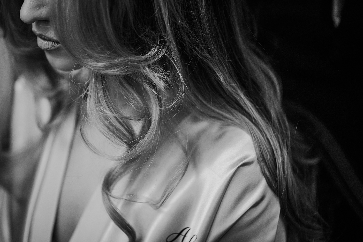  BW photo of the brides hair 