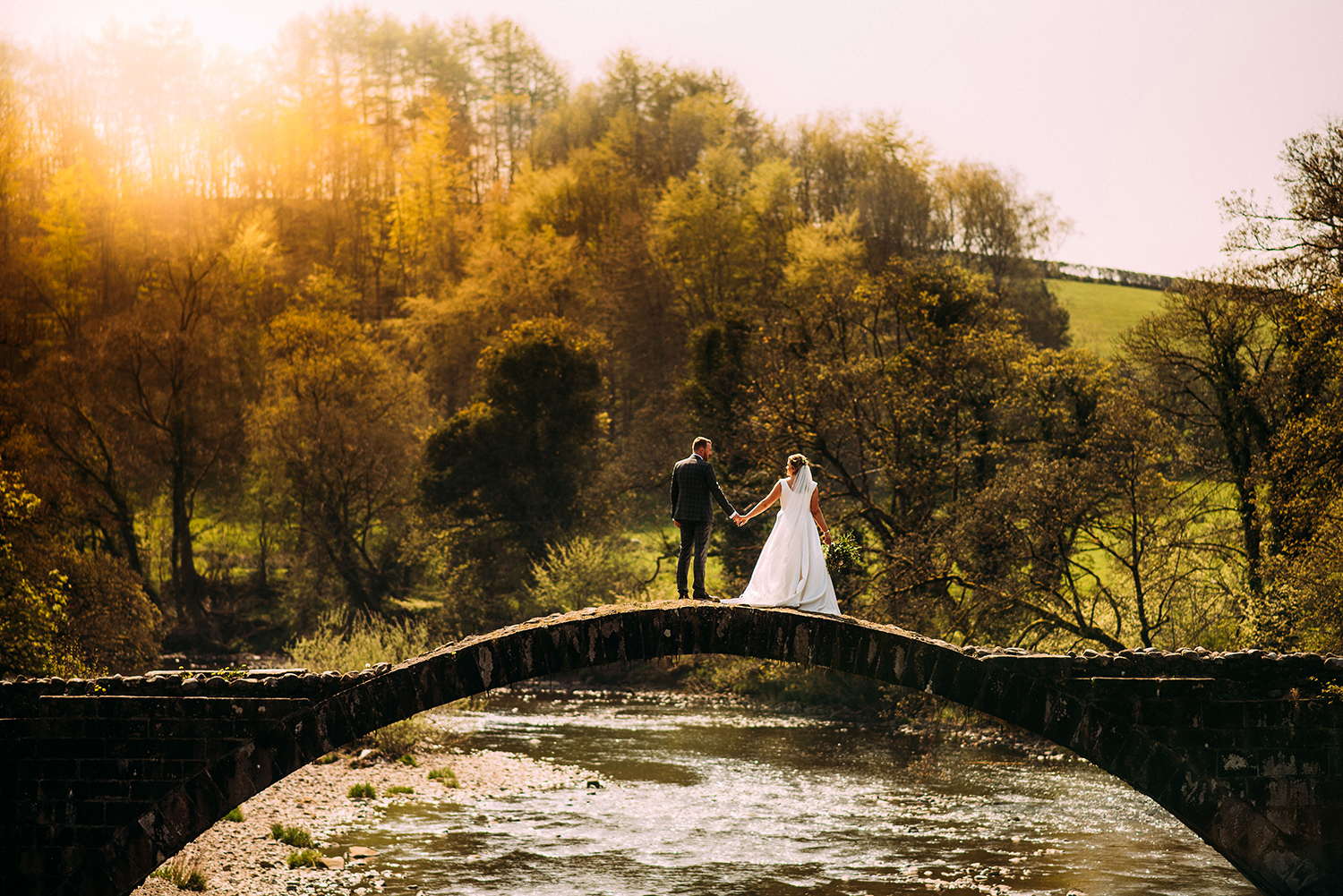 bride and groom on Cromwell bridge