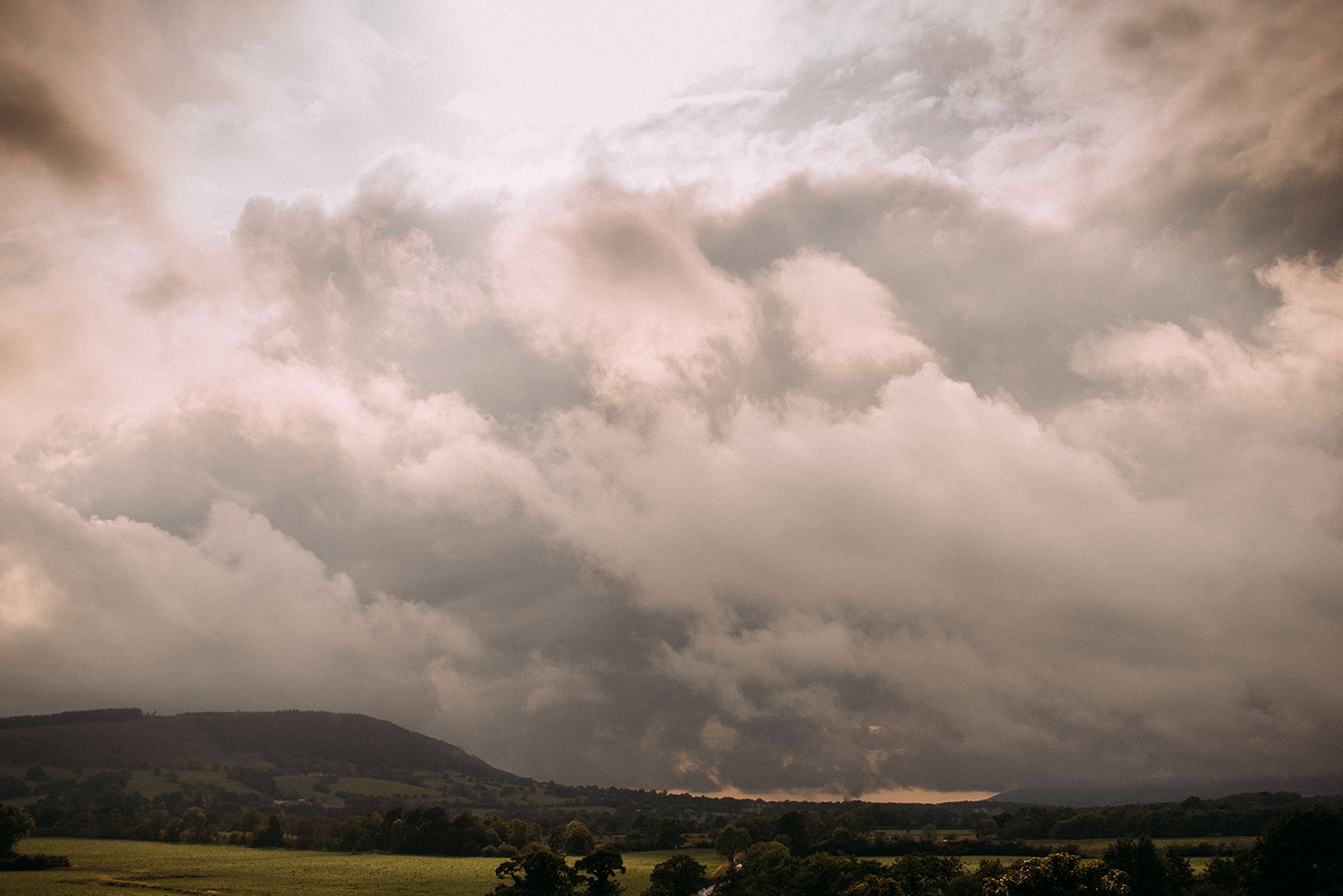 huge rain clouds over Kemple end
