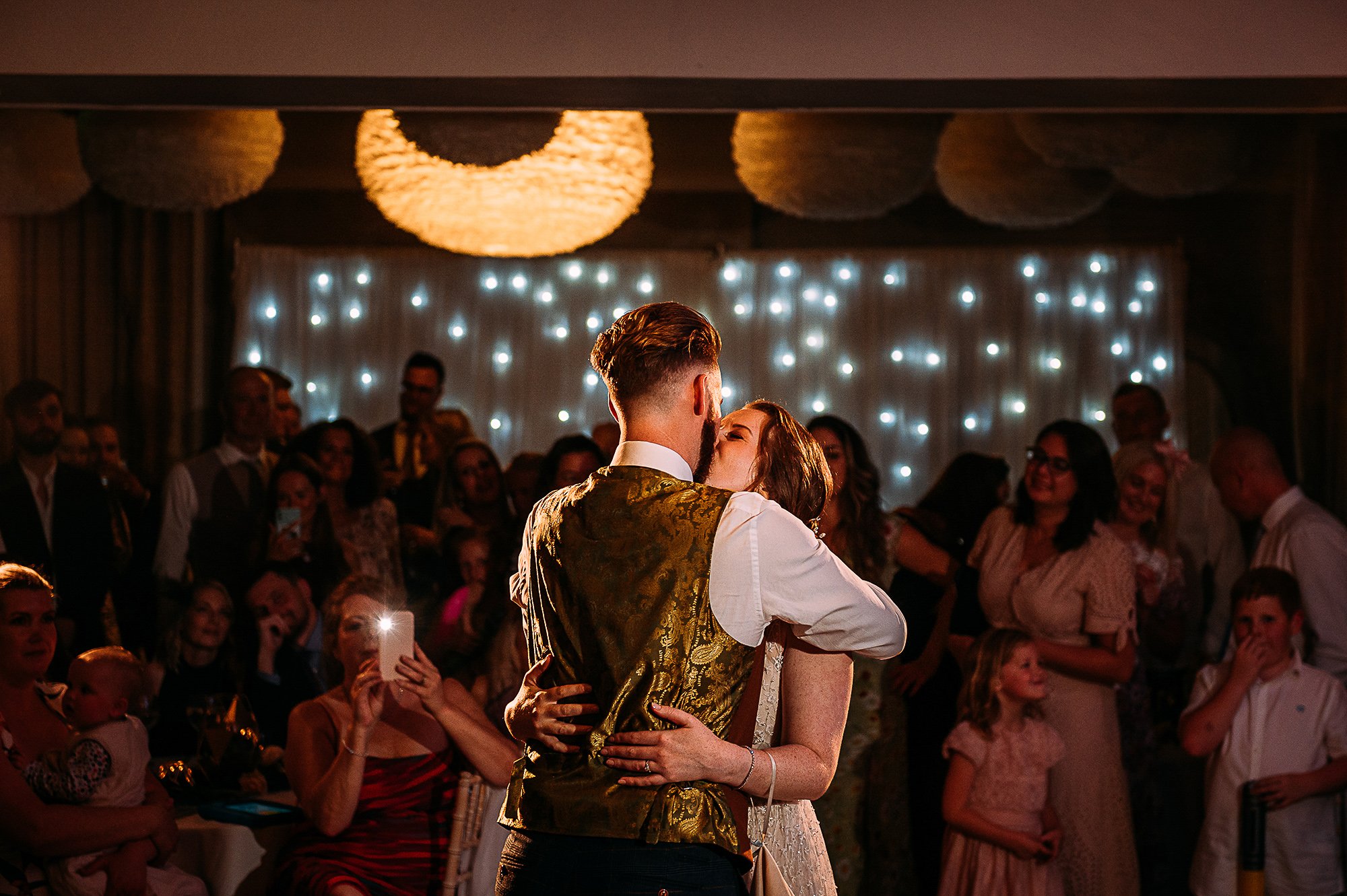  Kissing during the first dance at Falcon manor 